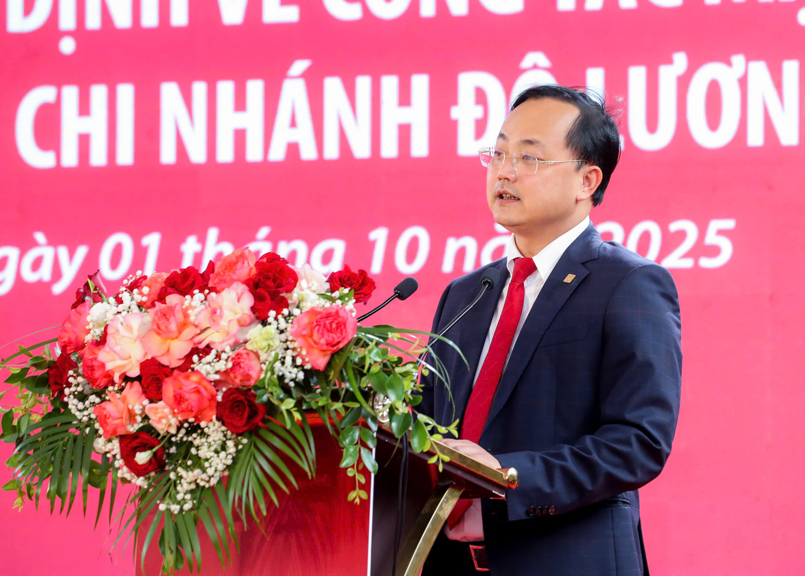 Đồng chí Tô Huy Vũ - Bí thư Đảng ủy, Chủ tịch HĐTV Agribank phát biểu chỉ đạo công tác tổ chức sắp xếp mạng lưới hoạt động của các chi nhánh trên địa bàn tỉnh Nghệ An
