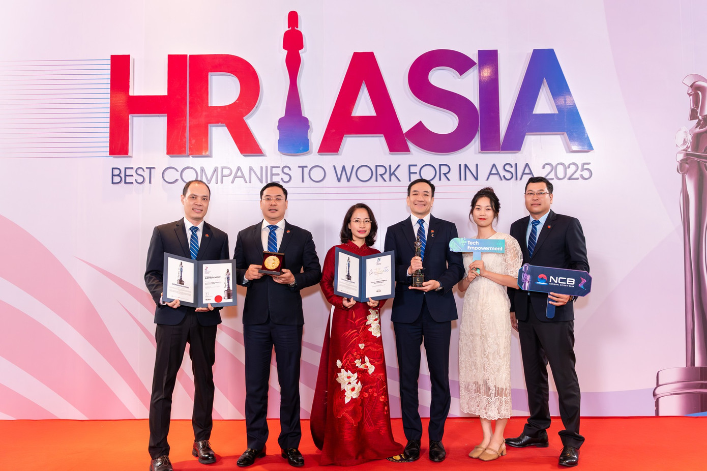 NCB vinh dự nhận cú đúp giải thưởng tại HR Asia Awards 2025