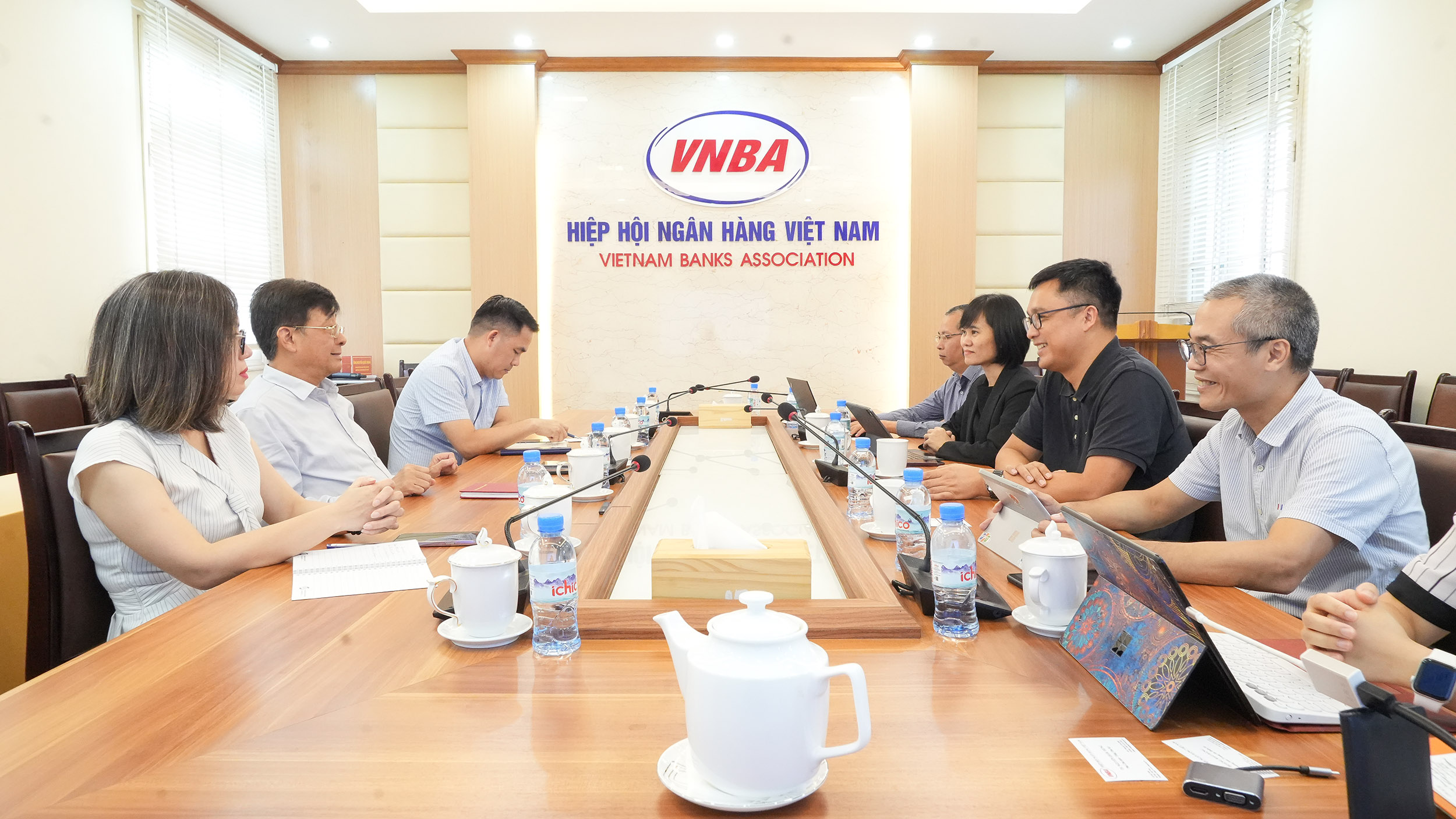 VNBA and FPT IS discuss strategic cooperation to accelerate banking digital transformation