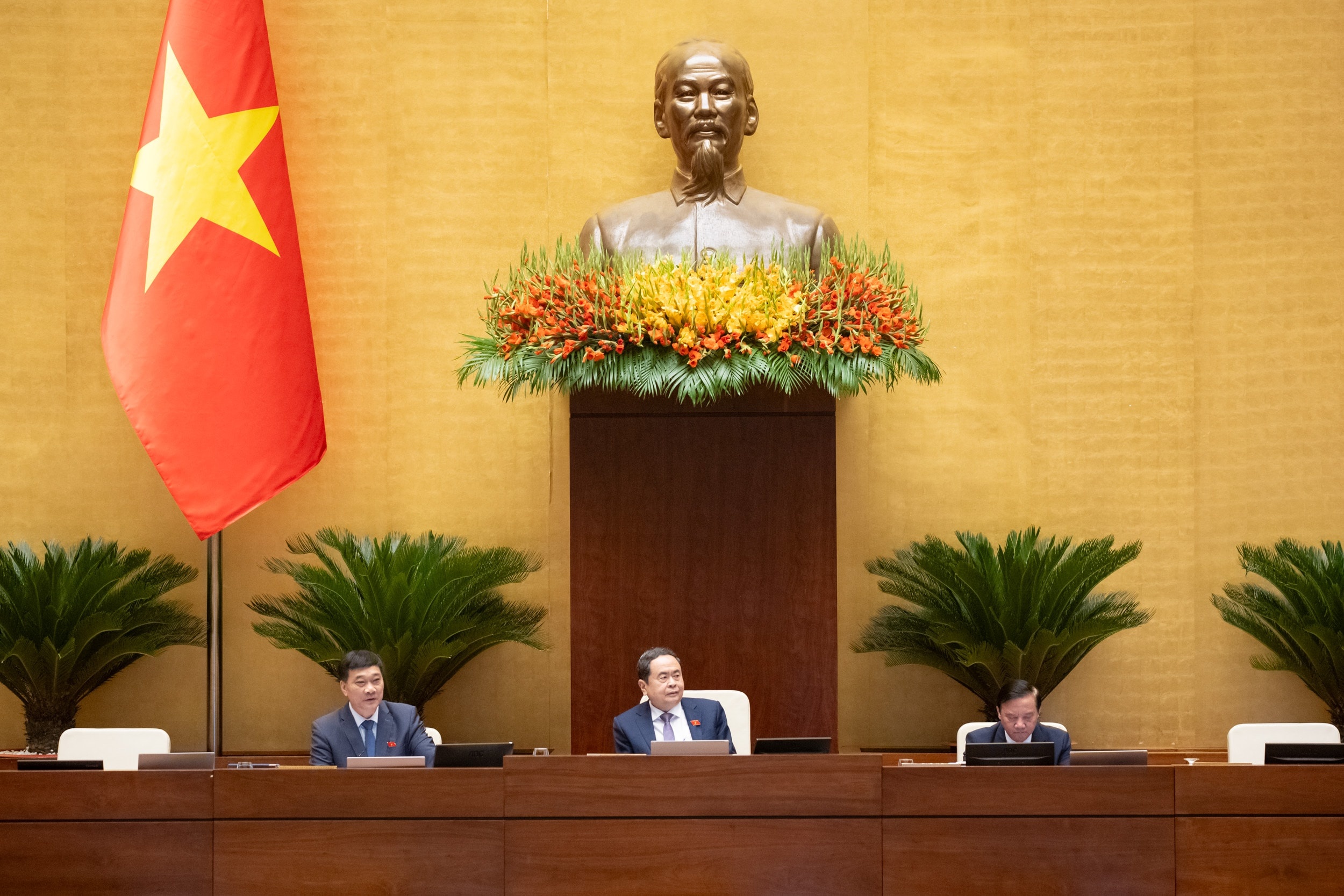 Đoàn chủ toạ điều hành phiên họp