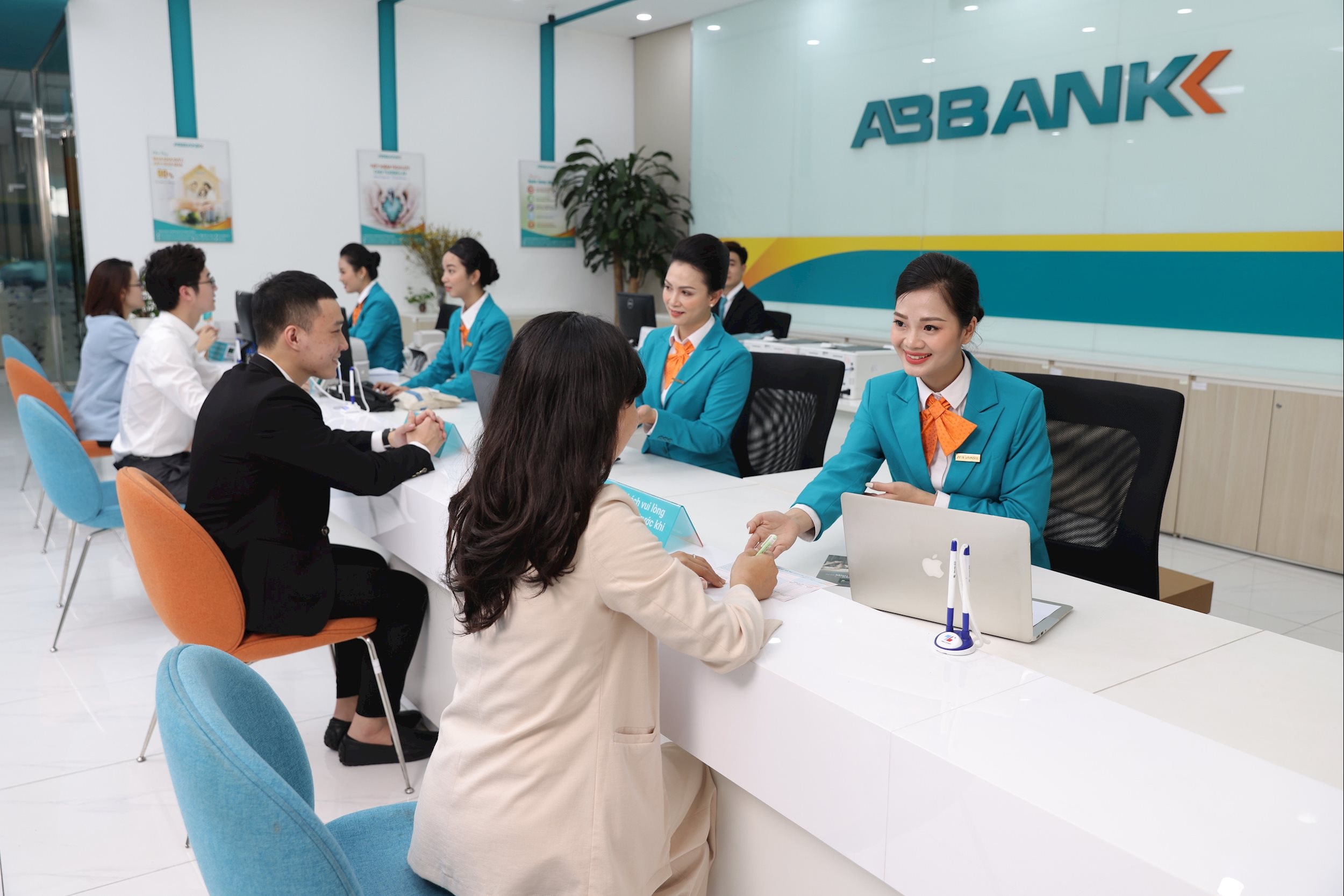 Tổng tài sản của ABBANK cuối quý 3/2025 đạt 204.475 tỷ đồng, hoàn thành 102% kế hoạch năm