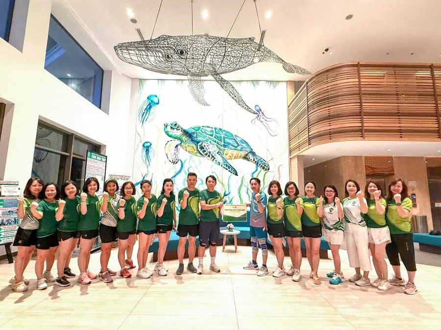 Sáng sớm 26/10/2025, các VĐV thuộc Đảng bộ Trụ sở chính Vietcombank đã tham gia chương trình chạy bộ gây quỹ “Save Turtles Run - Chạy bộ vì rùa biển”