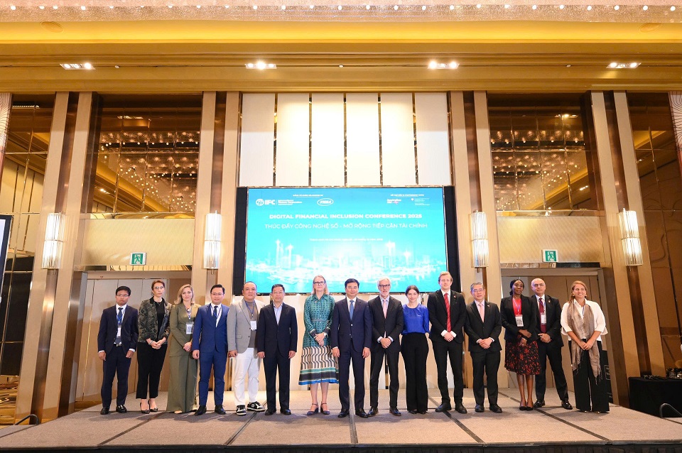 Phó Thống đốc Phạm Thanh Hà và các đại biểu tham dự Diễn đàn