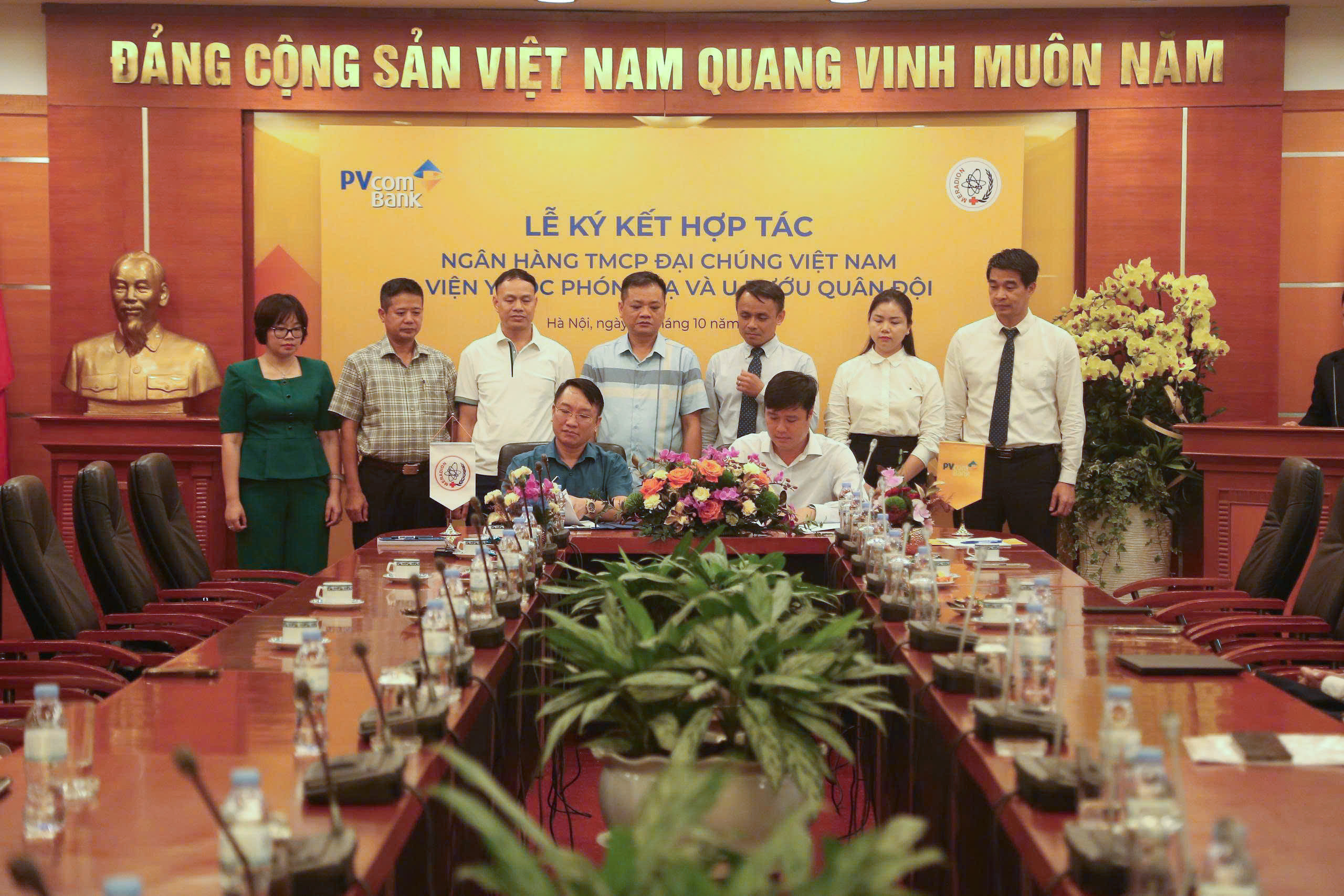 hợp tác