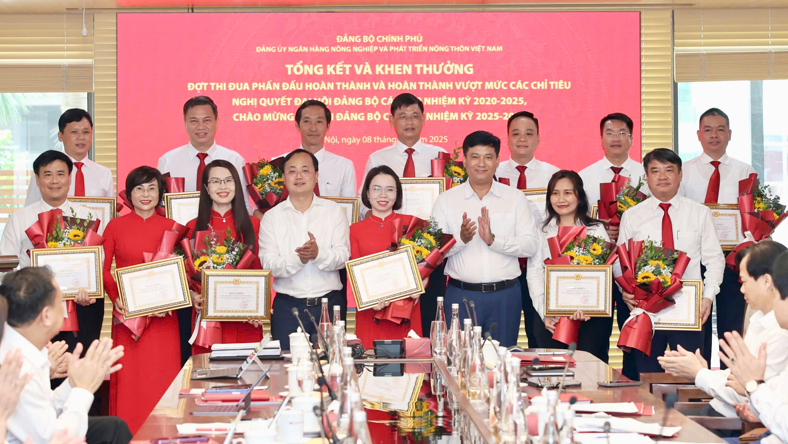 Các tập thể tiêu biểu, xuất sắc, hoàn thành và hoàn thành vượt mức các nội dung, chỉ tiêu đề ra trong nghị quyết đại hội đảng của đơn vị nhiệm kỳ 2020-2025