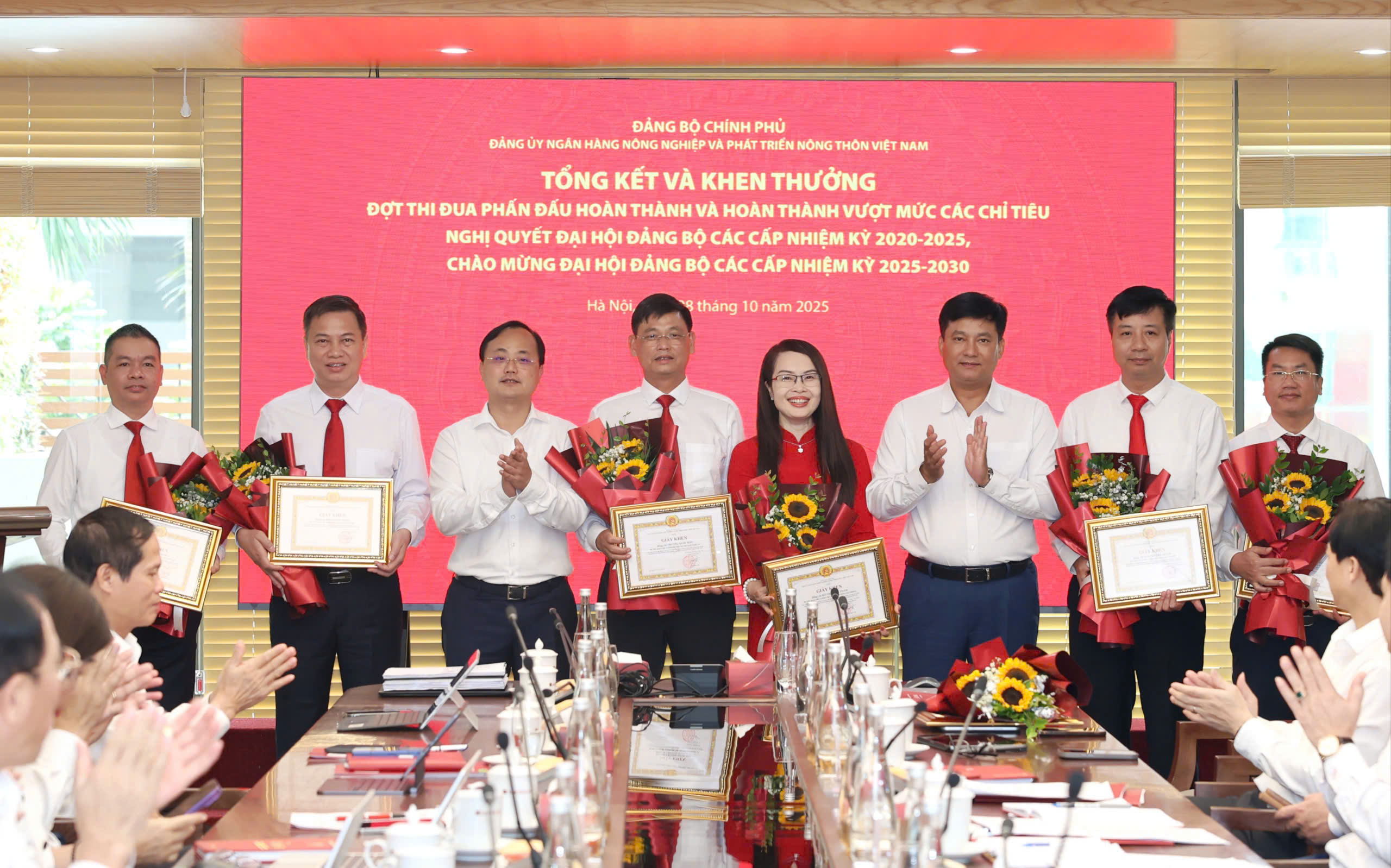 Các cá nhân tiêu biểu, xuất sắc, hoàn thành và hoàn thành vượt mức các nội dung, chỉ tiêu đề ra trong nghị quyết đại hội đảng của đơn vị nhiệm kỳ 2020-2025