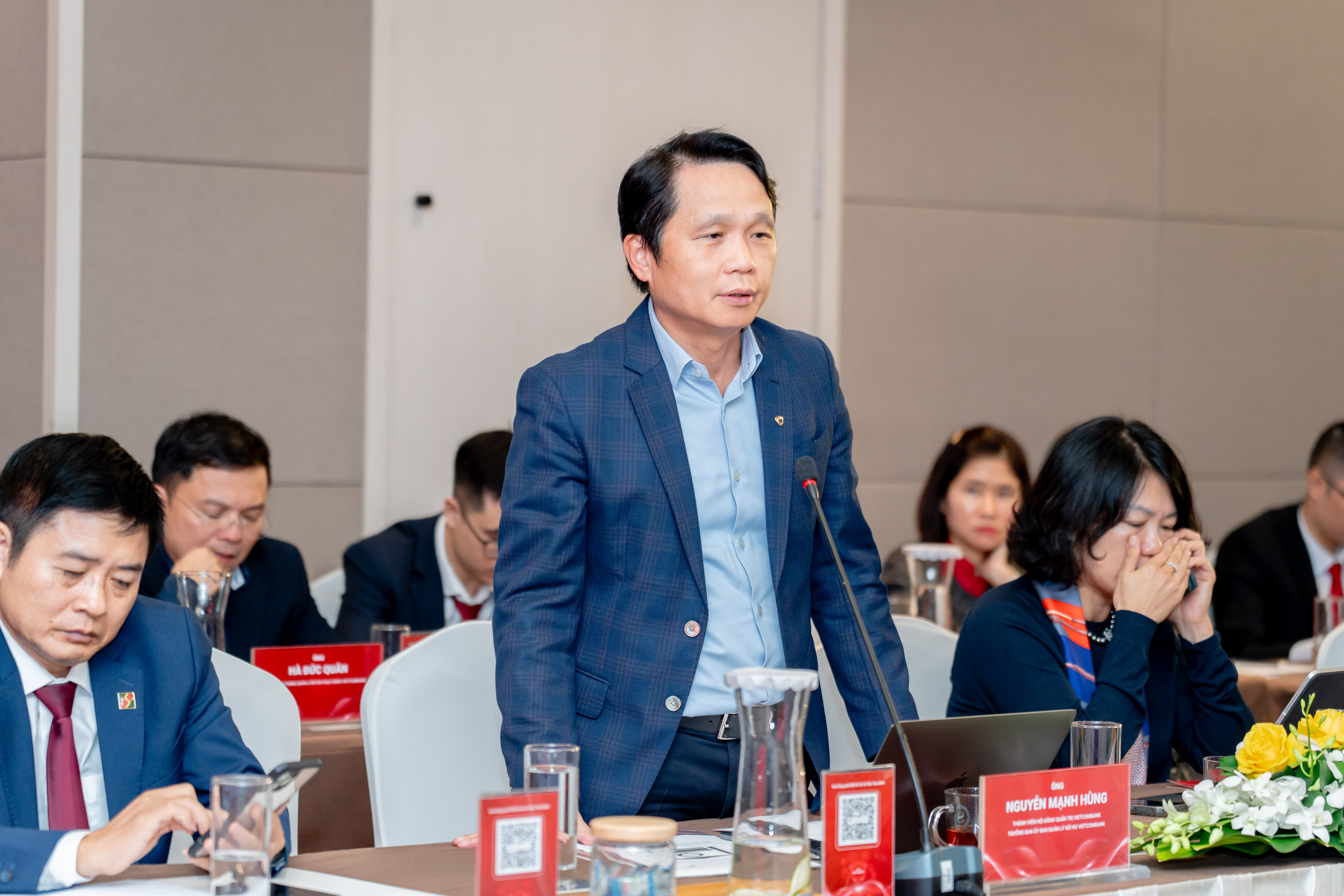 Ông Nguyễn Mạnh Hùng - Thành viên Hội đồng quản trị, Trưởng ban Ủy ban Quản lý rủi ro Vietcombank phát biểu tại phiên thảo luận