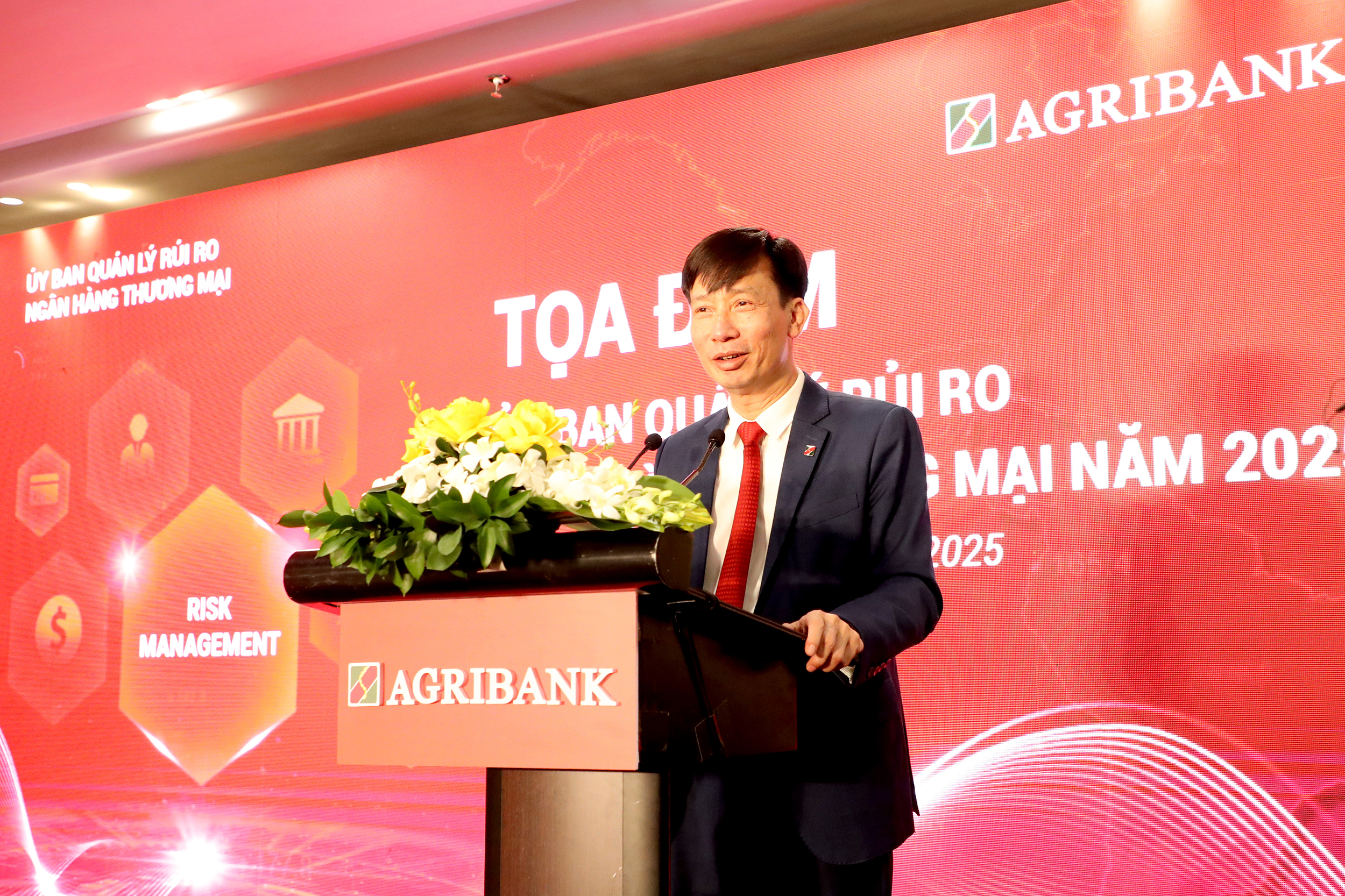 Ông Phạm Đức Tuấn - Thành viên Hội đồng thành viên, Chủ nhiệm Ủy ban Quản lý rủi ro Agribank phát biểu khai mạc tọa đàm