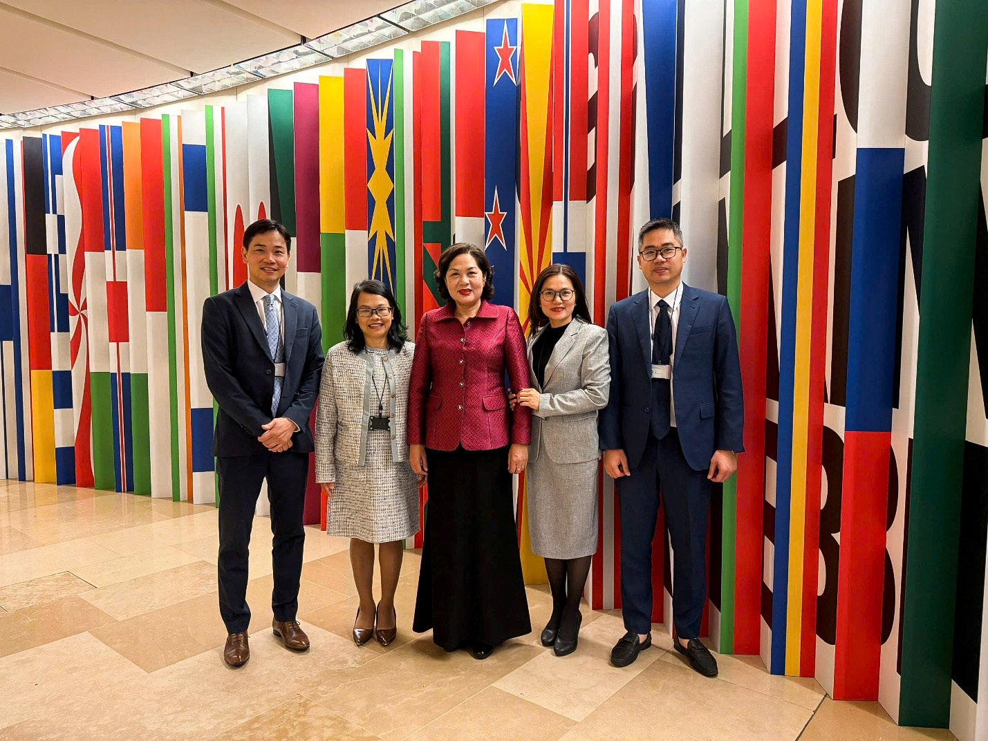 Thống đốc Nguyễn Thị Hồng và đoàn công tác NHNN tại trụ sở BIS ở Basel, Thuỵ Sĩ