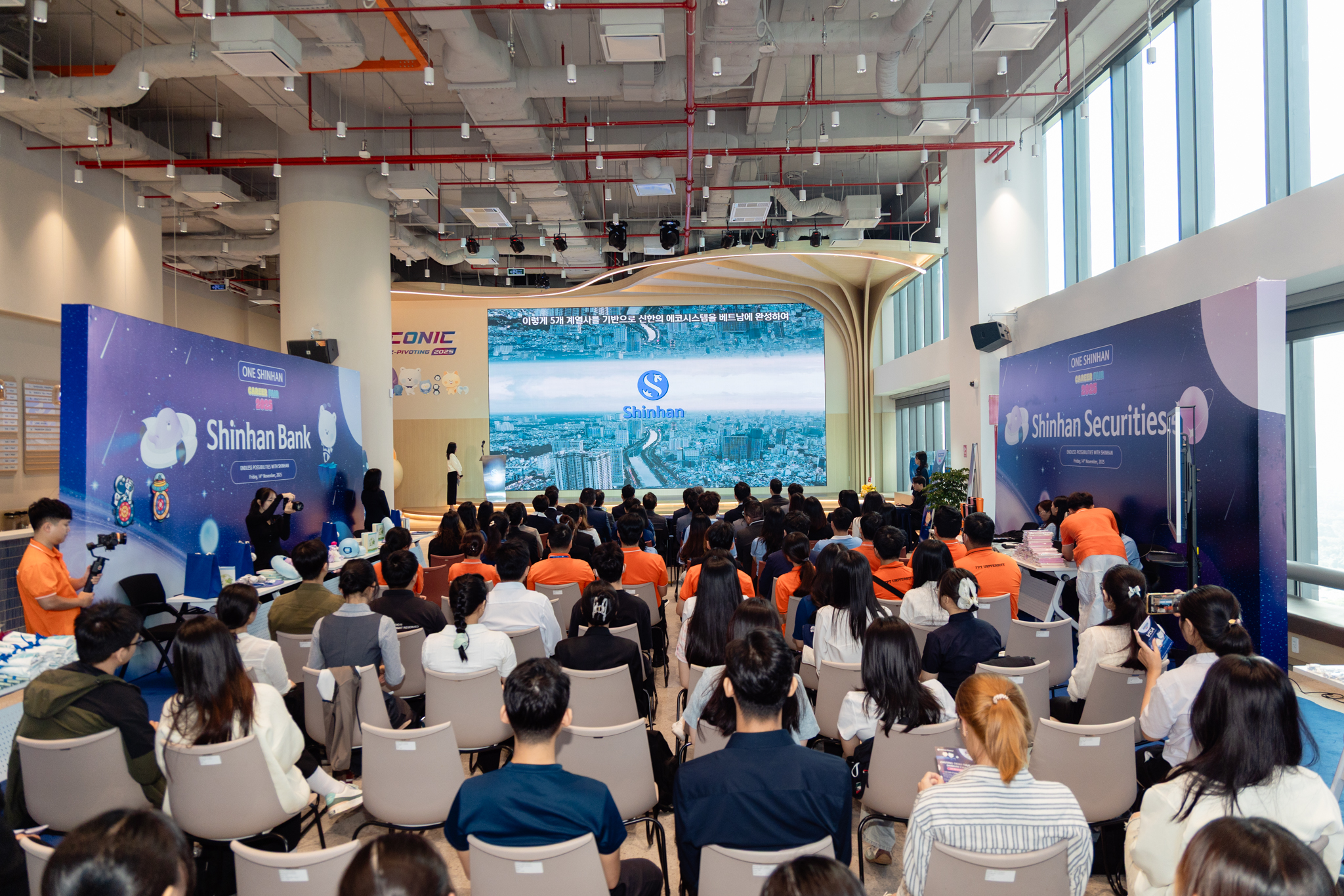 Đây là năm thứ 2 Ngân hàng Shinhan và các công ty trong hệ sinh thái tài chính Shinhan chính thức hợp tác tổ chức sự kiện One Shinhan Career