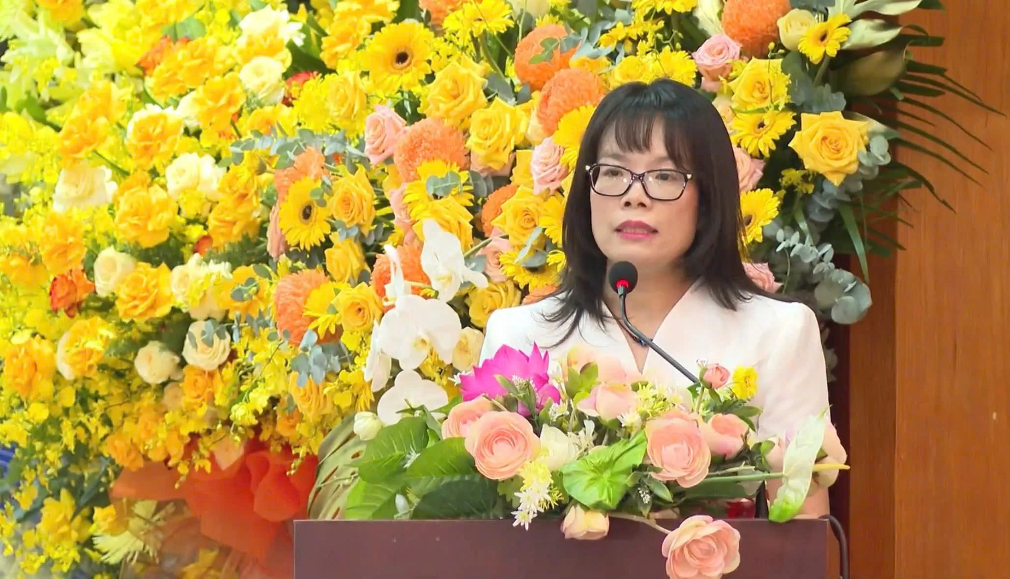 Bà Đoàn Hồng Nhung - Thành viên Ban điều hành, Giám đốc Khối bán lẻ Vietcombank phát biểu tại buổi lễ