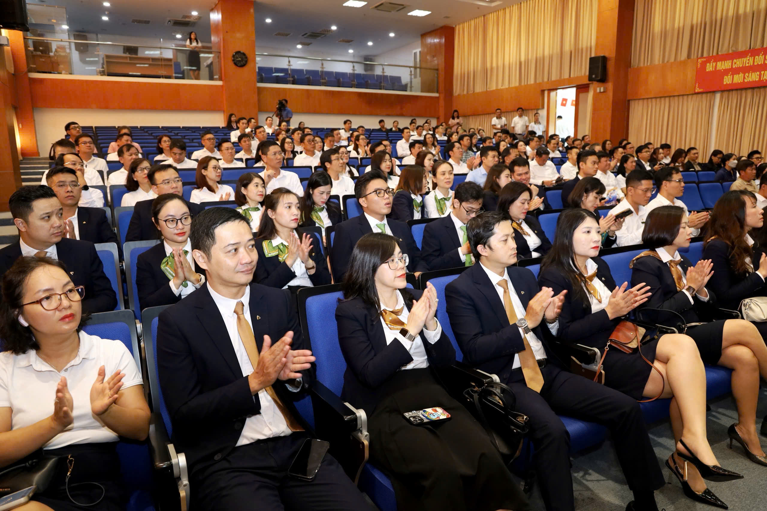 Các chi nhánh Vietcombank trên địa bàn Tp.Hồ Chí Minh tham gia buổi lễ