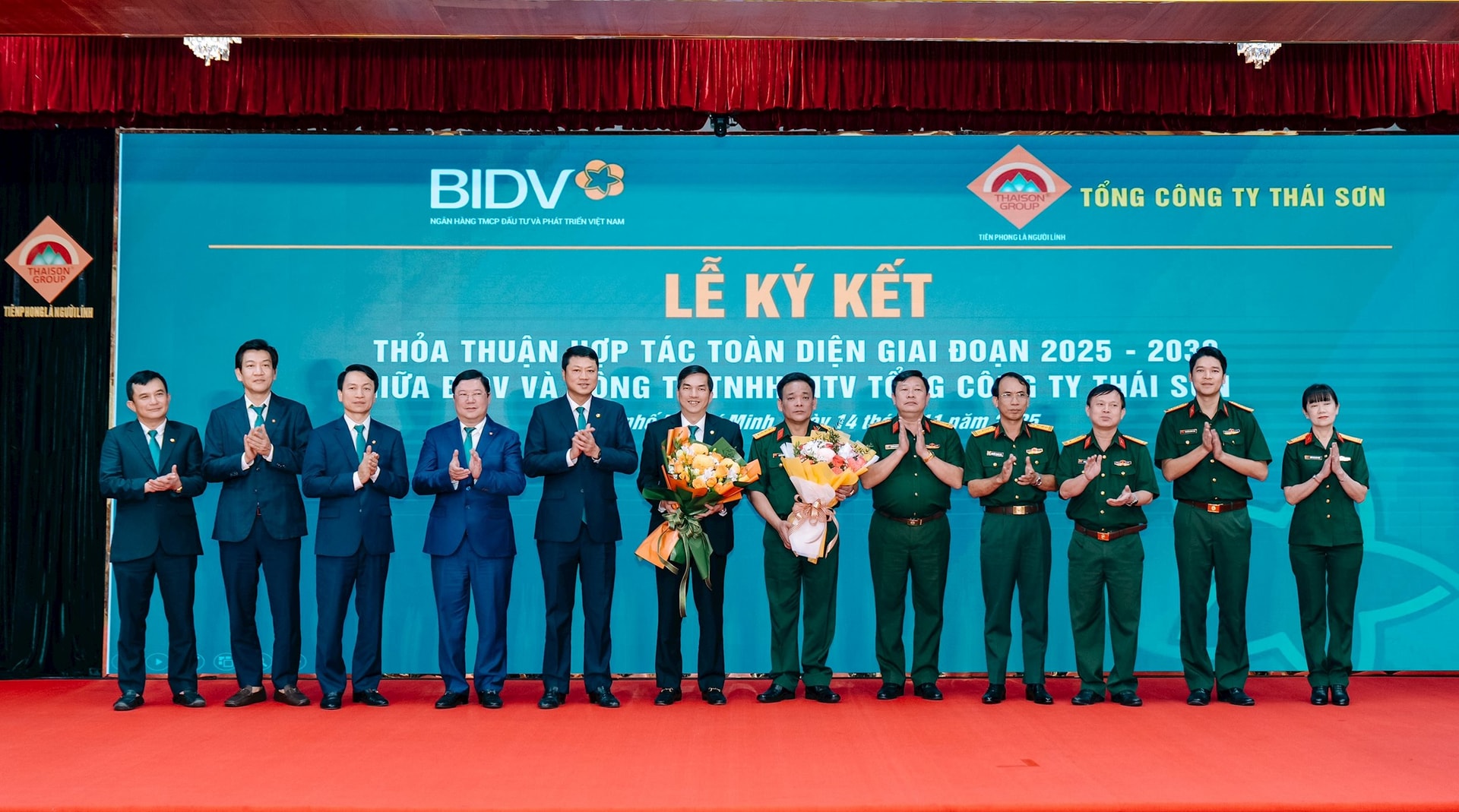 Đại diện Lãnh đạo BIDV và Tổng Công ty Thái Sơn chụp ảnh lưu niệm tại Lễ ký kết