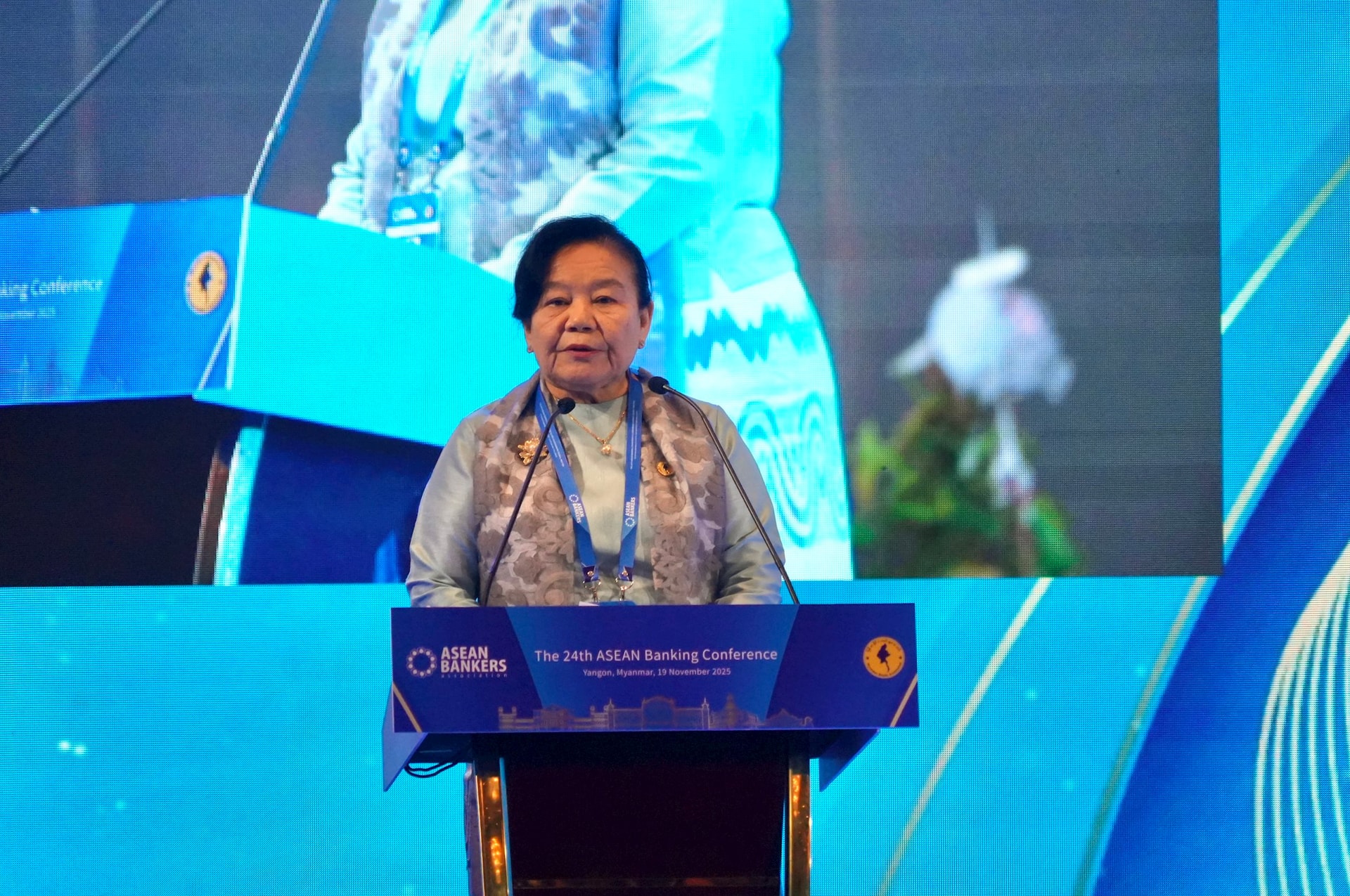Bà Daw Khin Saw Oo, Chủ tịch Hiệp hội Ngân hàng Myanmar (MBA) phát biểu tại hội nghị