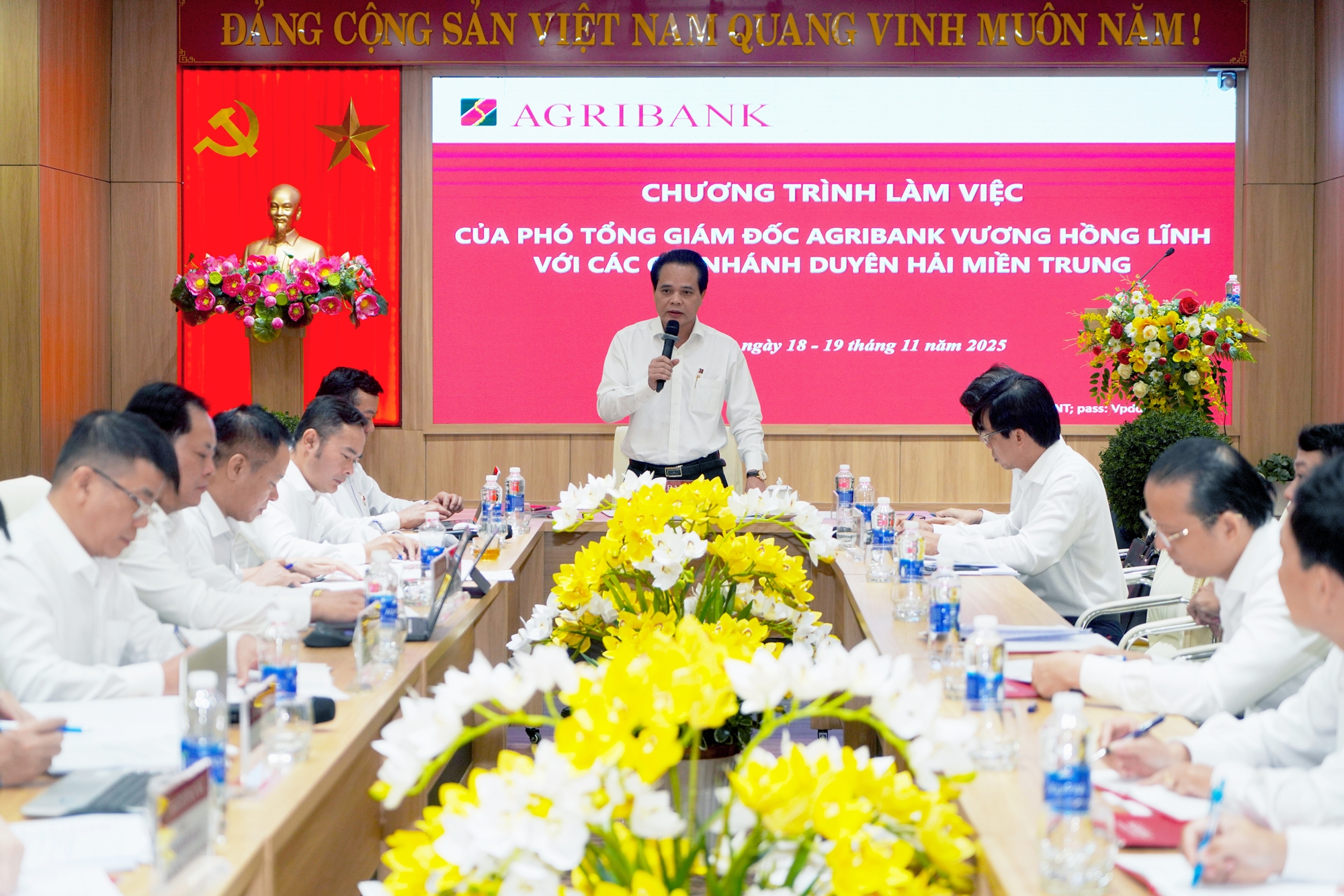 Phó Tổng Giám đốc Vương Hồng Lĩnh phát biểu chỉ đạo tại buổi làm việc