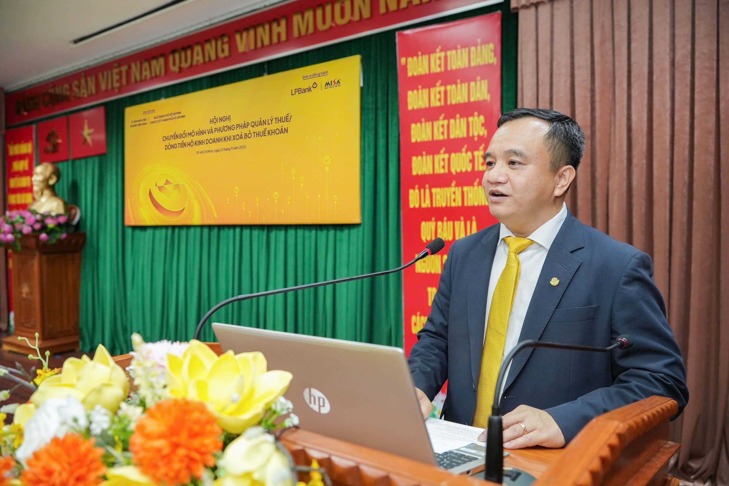 Ông Đặng Công Hoàn – Phó Tổng Giám đốc kiêm Giám đốc Ngân hàng Bán lẻ LPBank phát biểu tại sự kiện