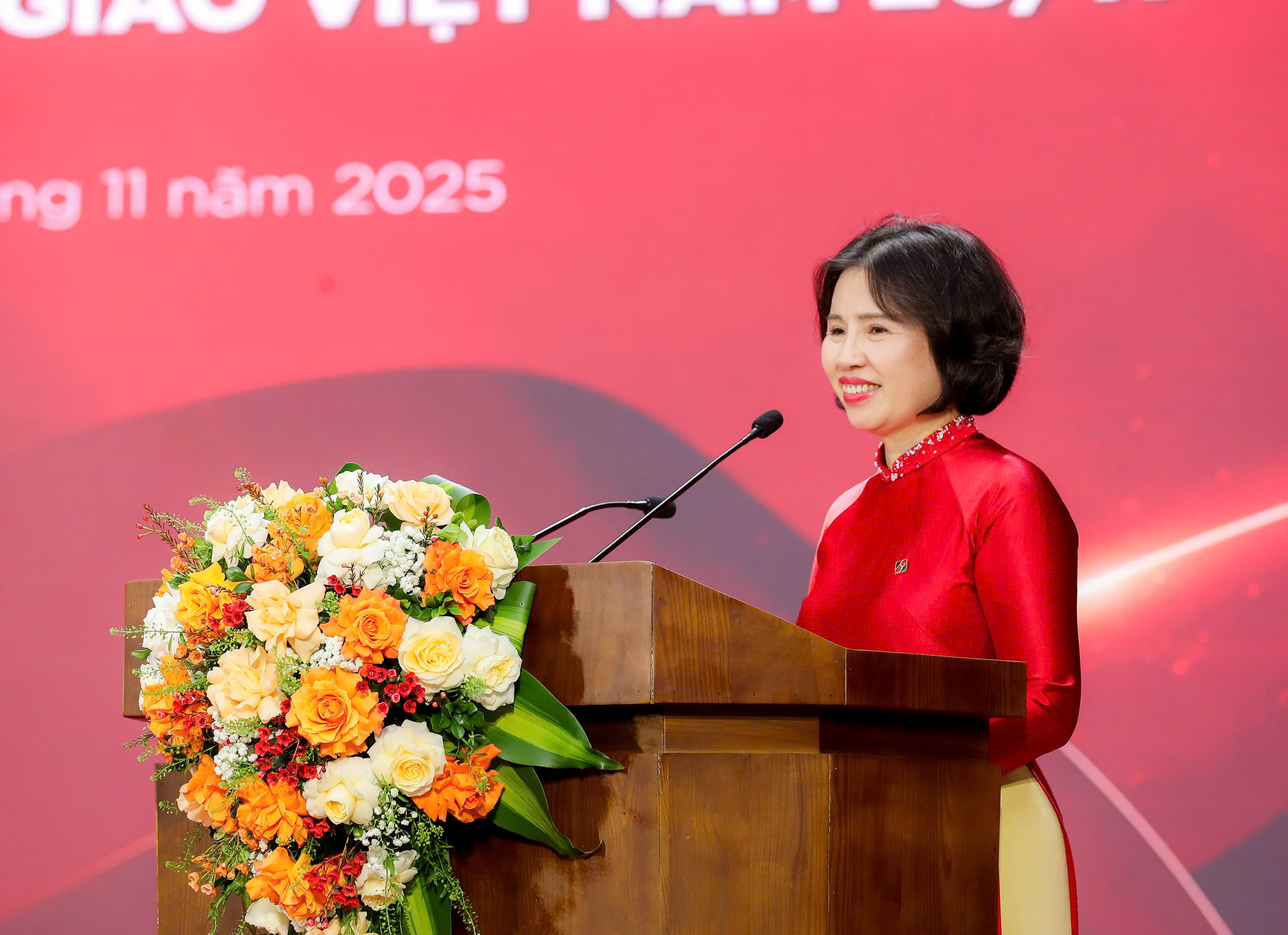 Đồng chí Nguyễn Thị Thu Hà - Bí thư Đảng ủy, Giám đốc Trường Đào tạo cán bộ tổng kết công tác đào tạo năm 2025