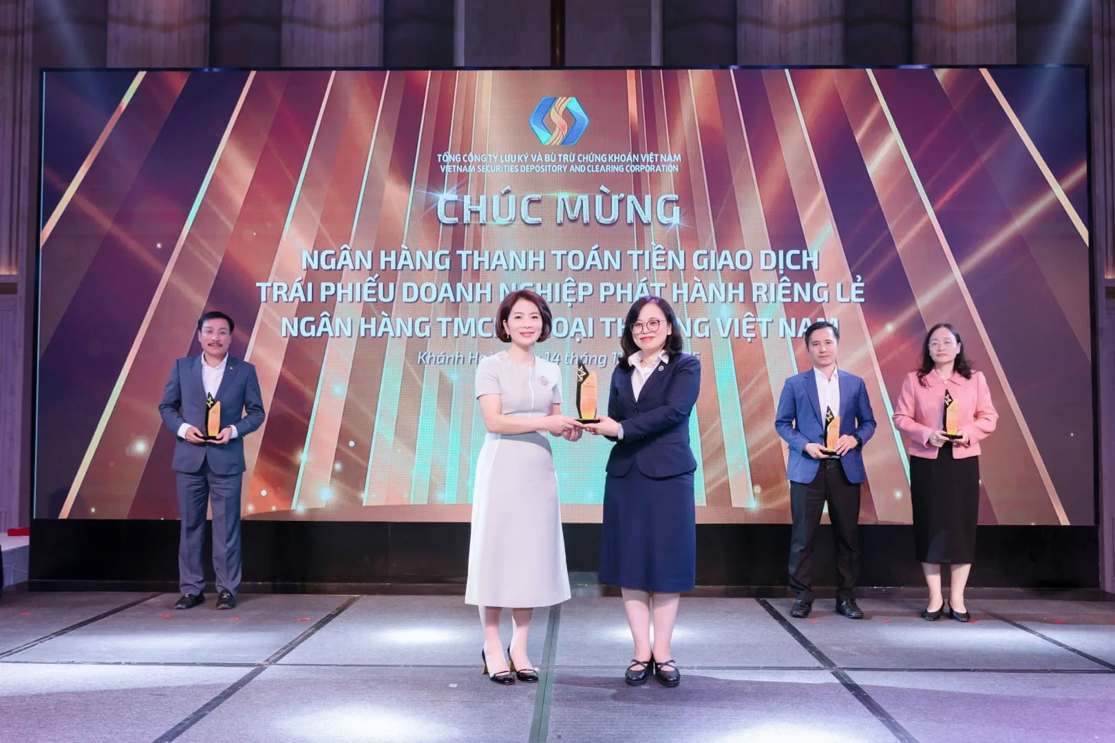 Vietcombank tiếp tục được VSDC vinh danh là Thành viên lưu ký chứng khoán tiêu biểu và Ngân hàng thanh toán tiêu biểu năm 2025
