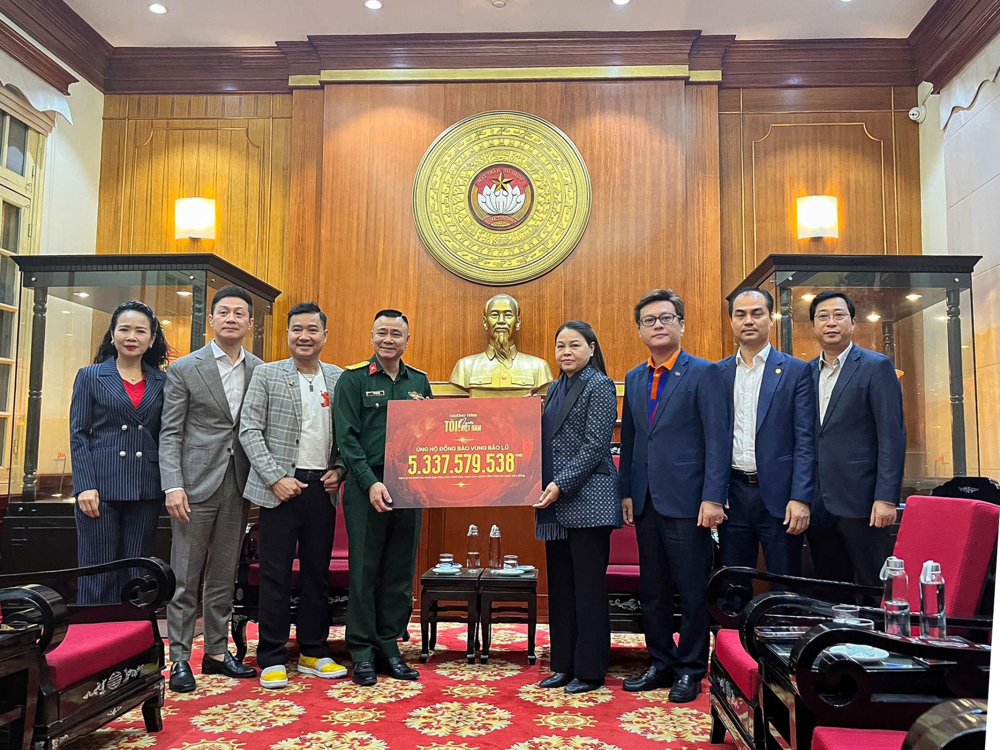 Vikki lan tỏa yêu thương: Đêm nhạc “Tôi! Người Việt Nam” & 5,3 tỷ đồng chuyển tới đồng bào bão lũ