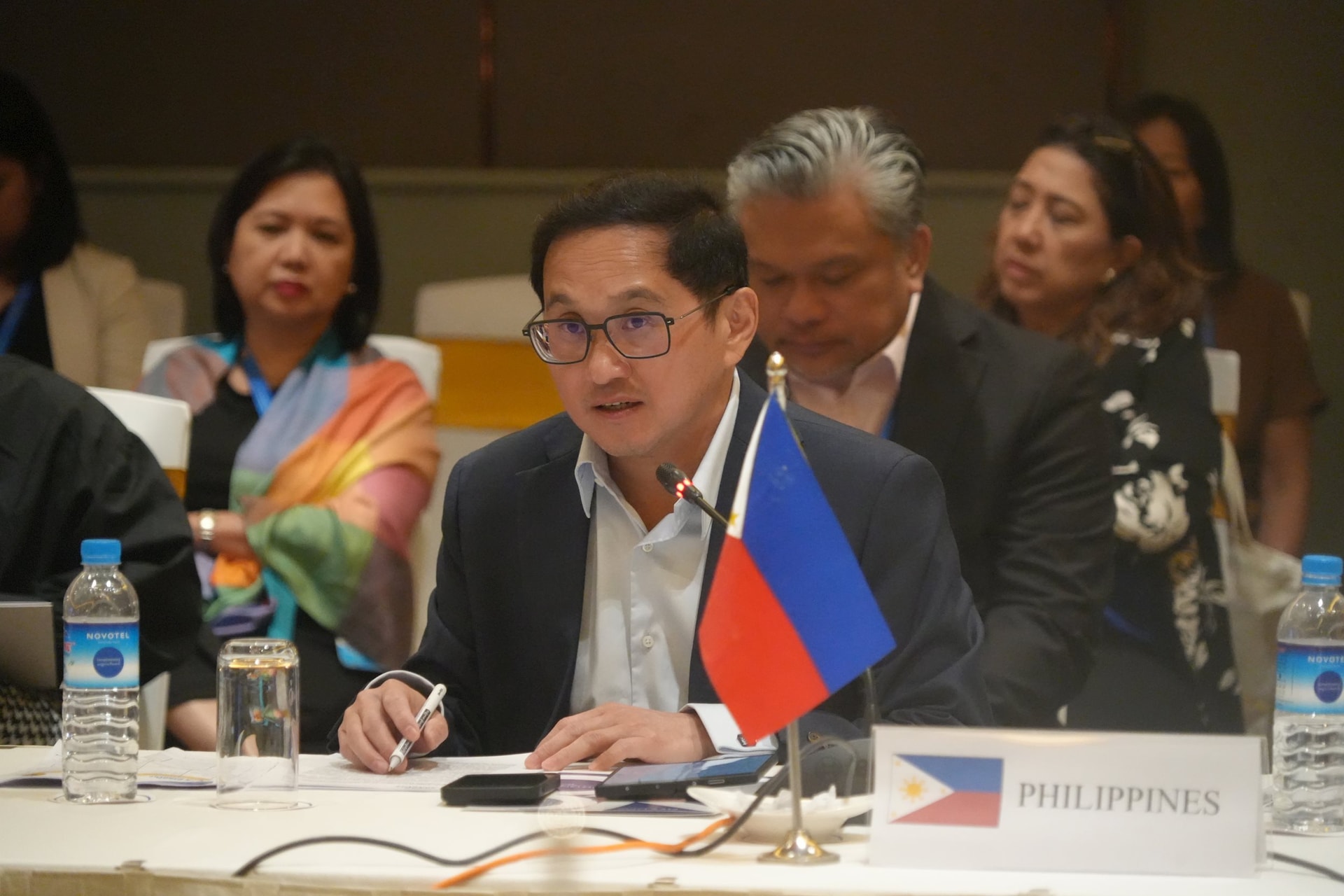 Đại diện Hiệp hội Ngân hàng Philipines trình bày báo cáo của Uỷ ban Đào tạo Ngân hàng