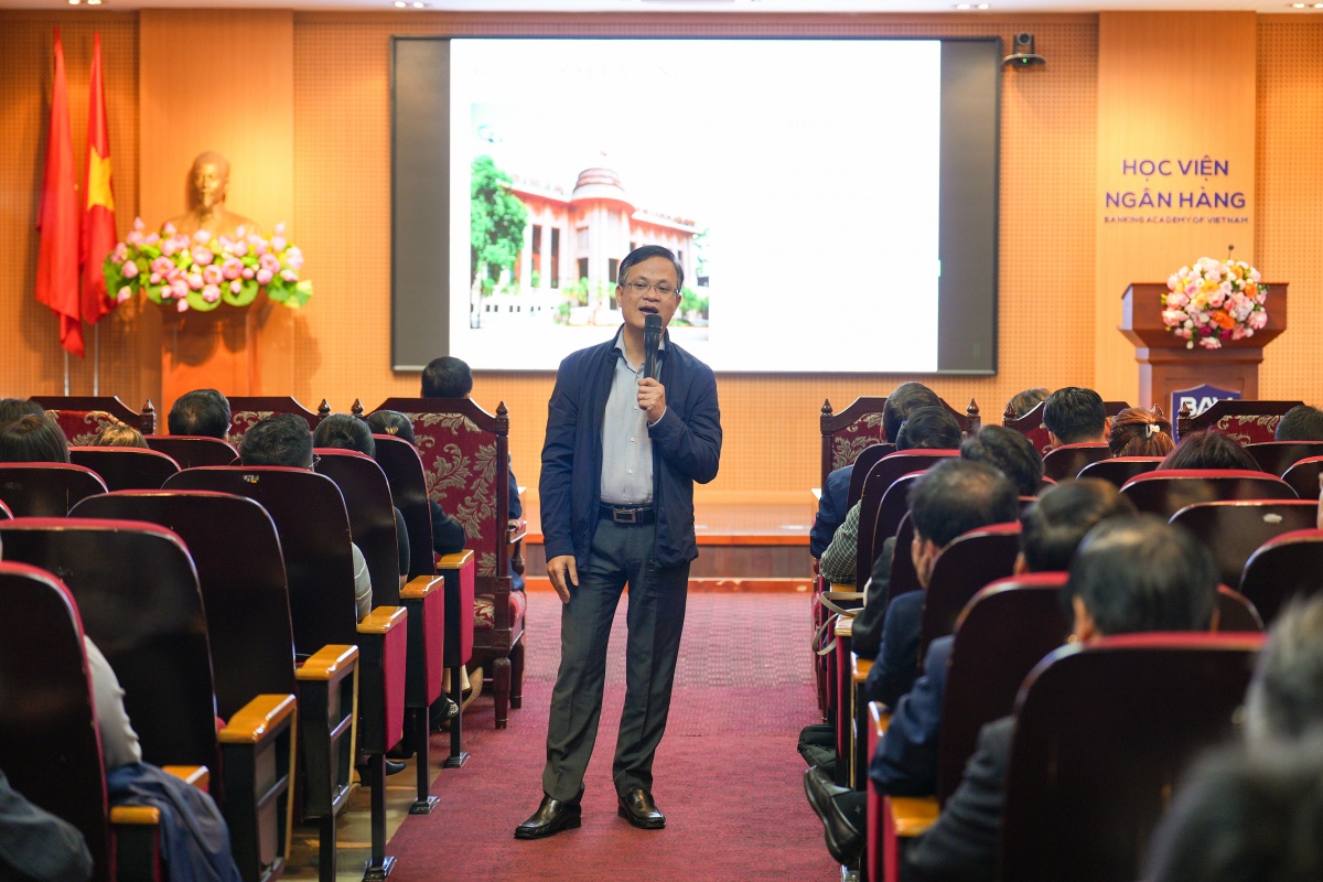 Vụ trưởng Vụ Chính sách tiền tệ Phạm Chí Quang tại lớp bồi dưỡng