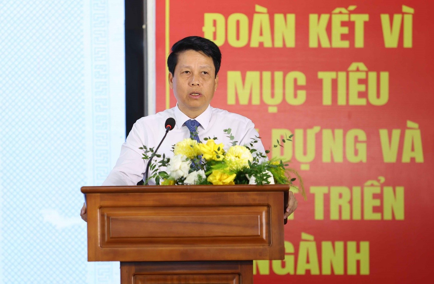 Phó Thống đốc Phạm Tiến Dũng biểu dương hoạt động tổ chức triển lãm Tiền Việt Nam của NHNN Chi nhánh Khu vực 2