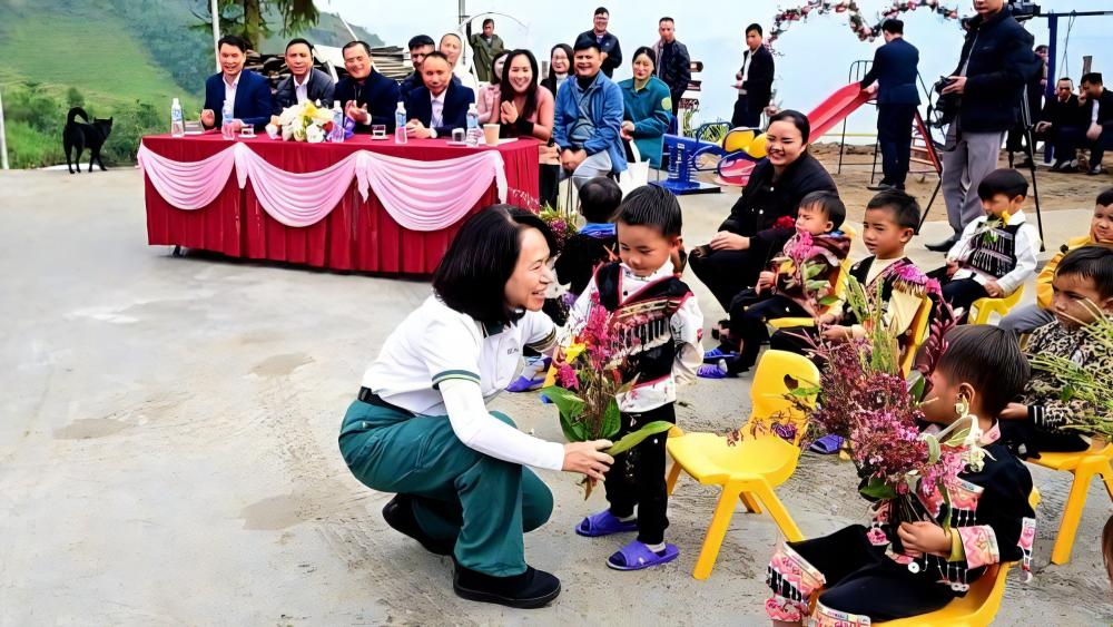 Niềm vui từ sự sẻ chia nghĩa tình