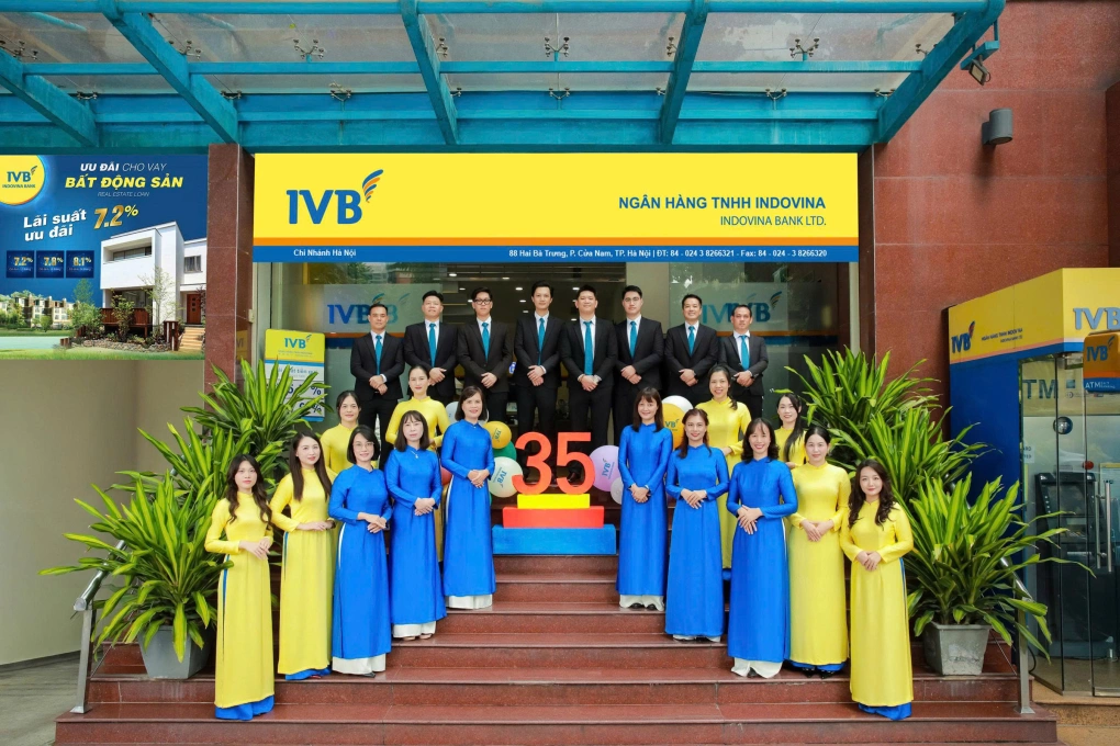 Tập thể cán bộ nhân viên IVB tự hào đồng hành với các khách hàng trong hơn 3 thập kỷ qua. Ảnh: IVB