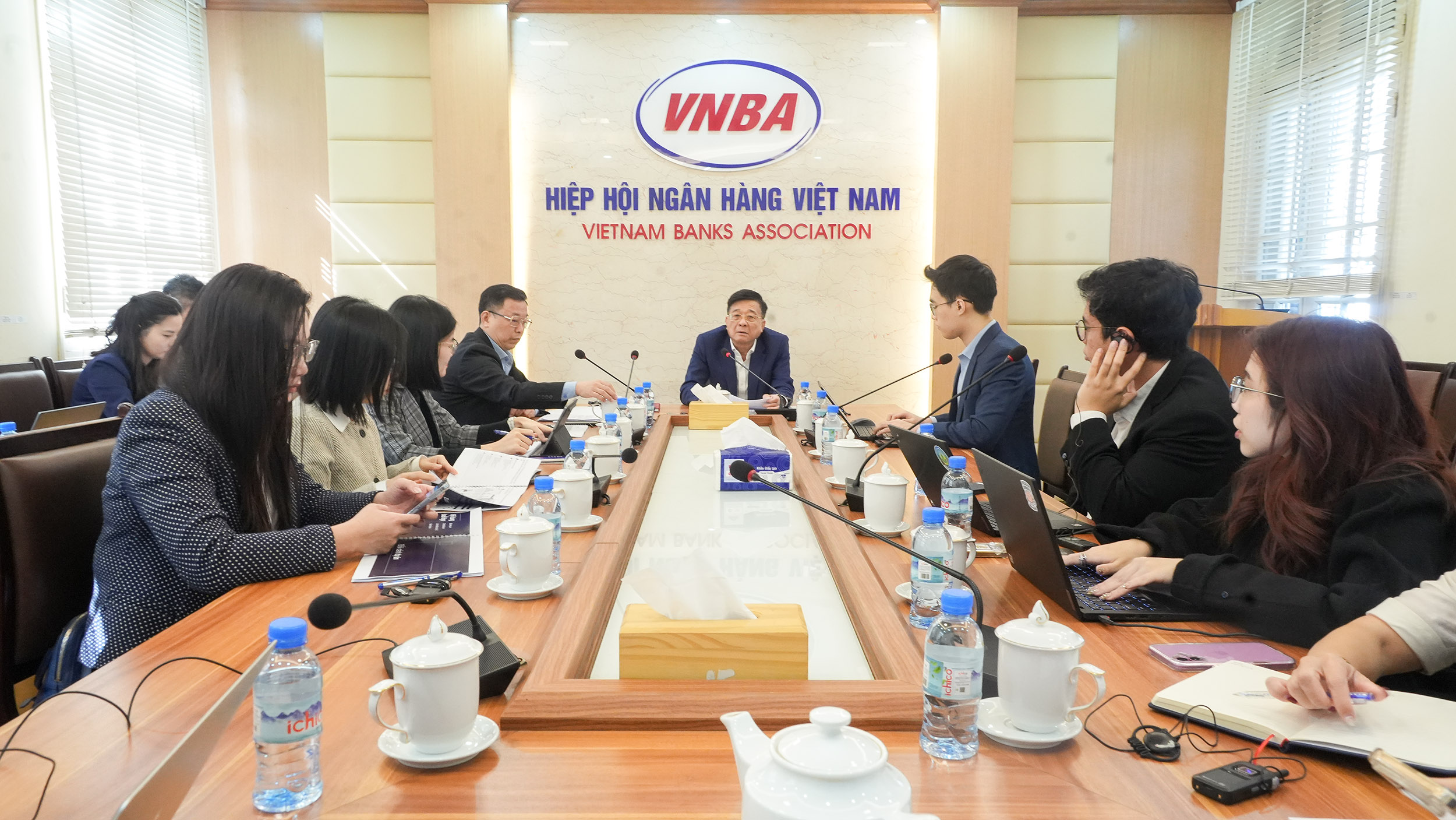 Quang cảnh cuộc họp