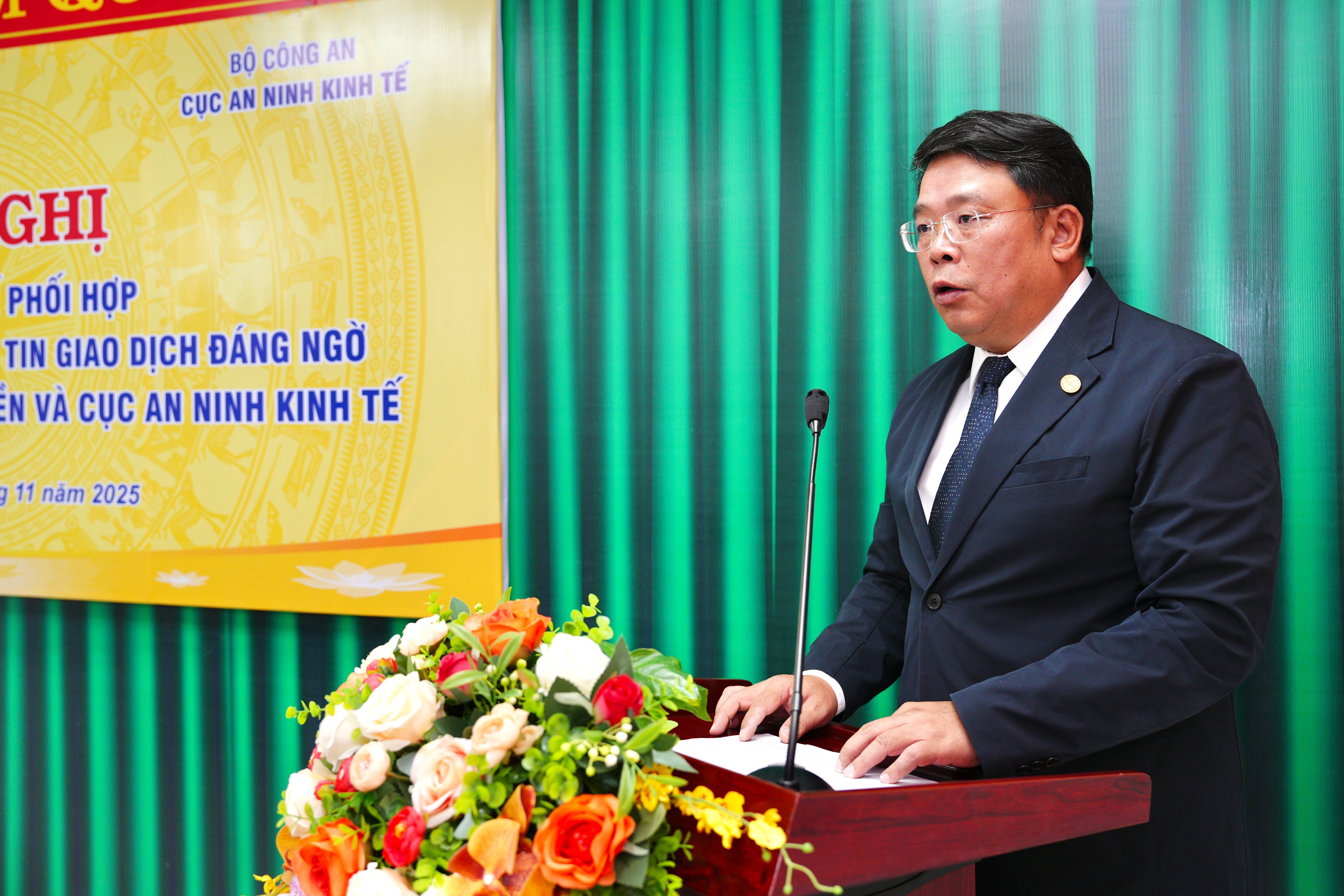 Đồng chí Phạm Tiên Phong, Cục trưởng Cục Phòng, chống rửa tiền phát biểu tại Hội nghị
