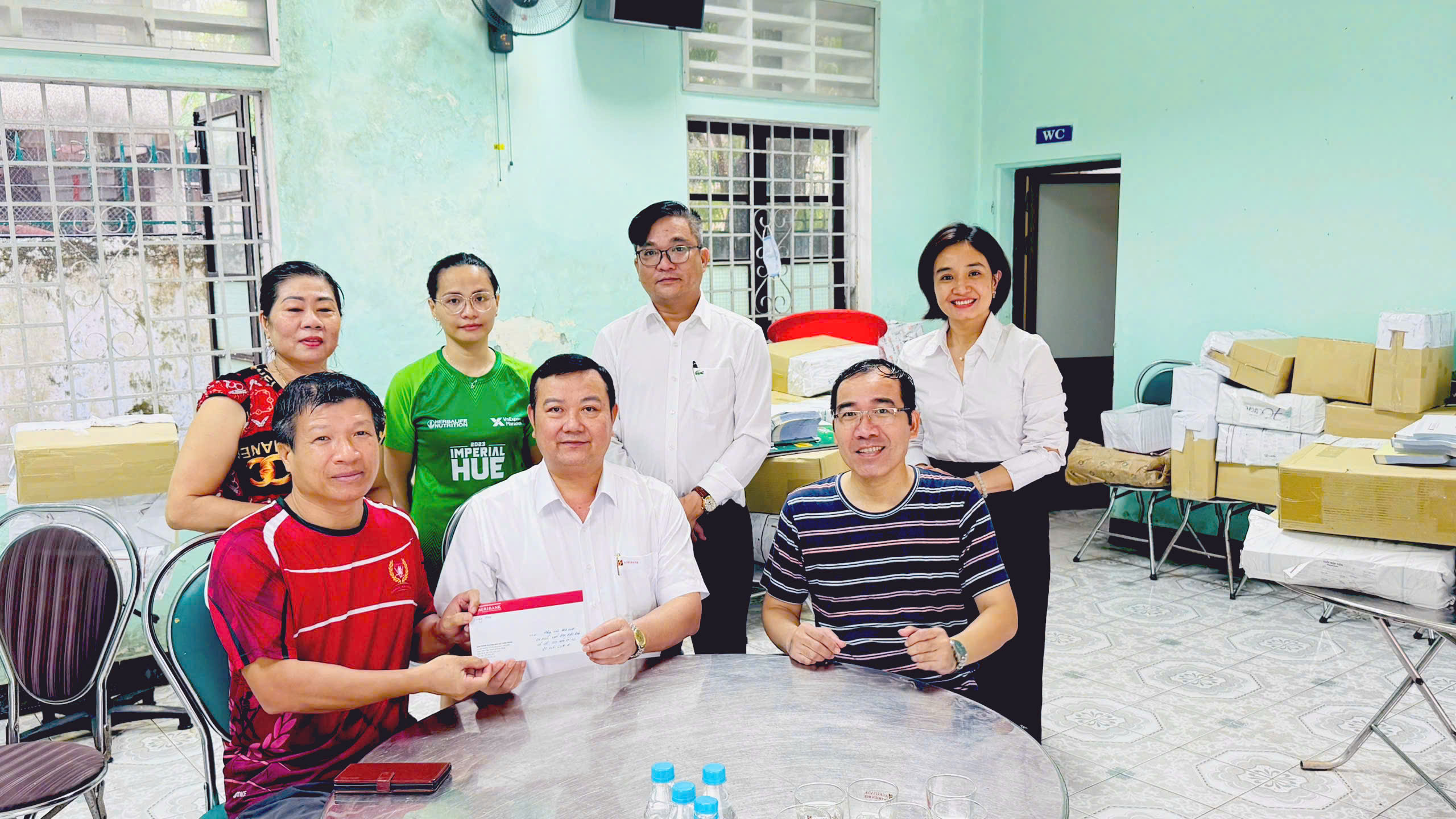 Trước tình hình mưa lũ lịch sử do cơn bão số 12 gây ra, ảnh hưởng nghiêm trọng đến nhiều tỉnh, thành miền Trung, Agribank đã khẩn trương triển khai các hoạt động hỗ trợ, kịp thời chia sẻ khó khăn với người dân vùng bị thiệt hại.