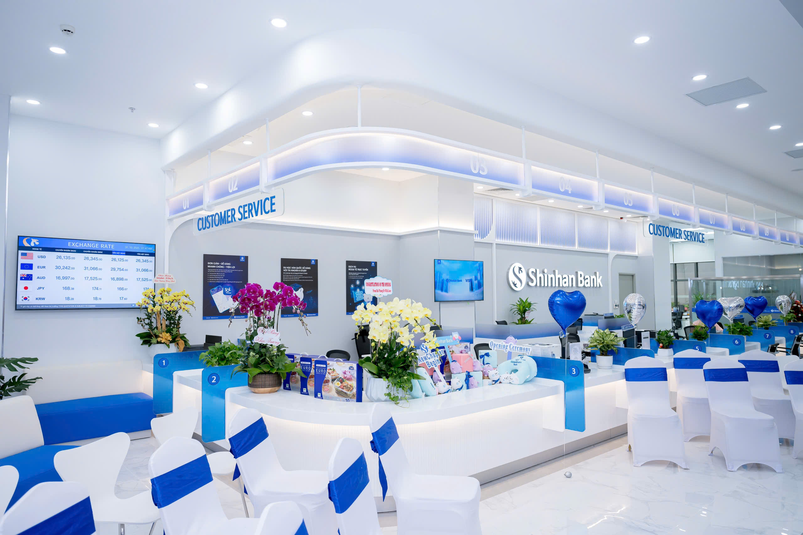 The branch space is designed in a modern style, optimizing customer experience with a comfortable transaction area, a professional advisory team, and advanced technology systems