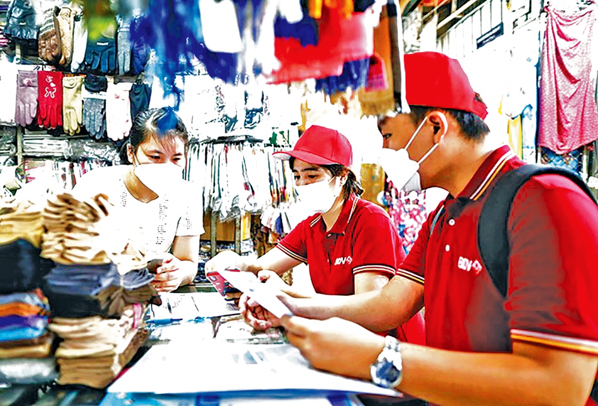 Ngân hàng dẫn dắt “Bình dân học vụ” số