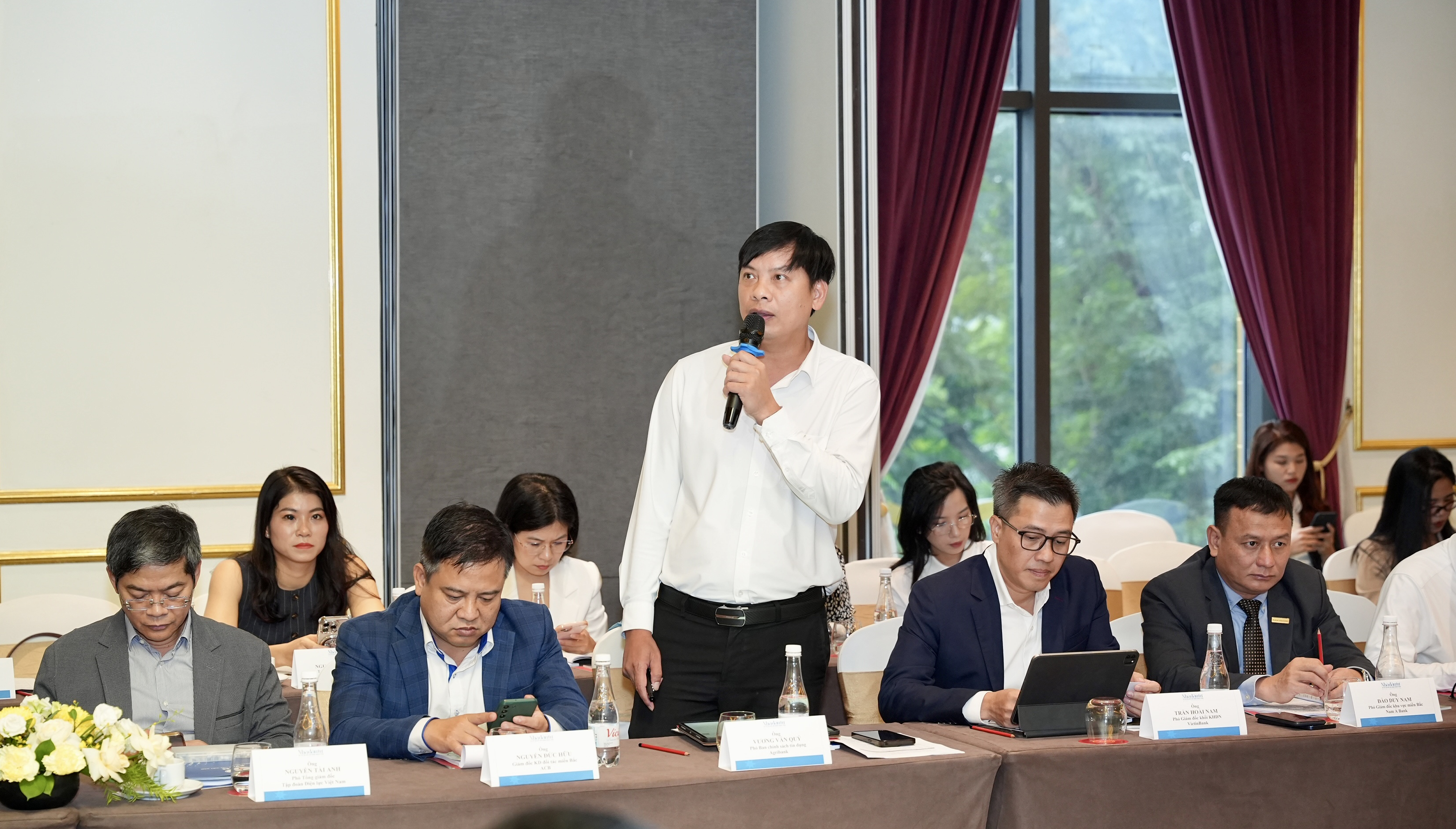 Ông Vương Văn Quý, Phó Trưởng Ban Chính sách Tín dụng Agribank phát biểu tại Hội thảo "Chuyển đổi năng lượng xanh nhìn từ Nghị quyết 70 của Bộ Chính trị"