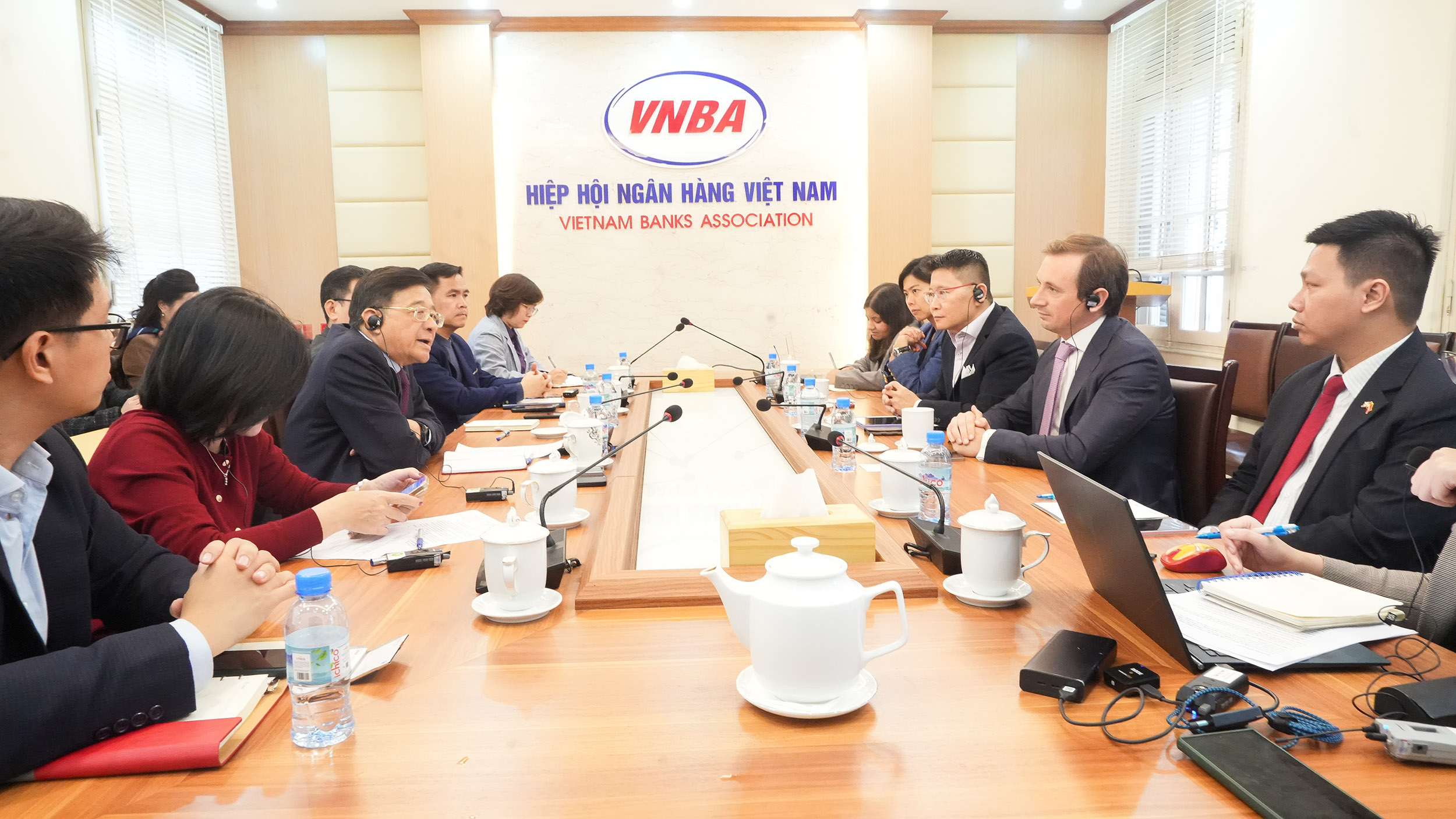 Quang cảnh buổi làm việc