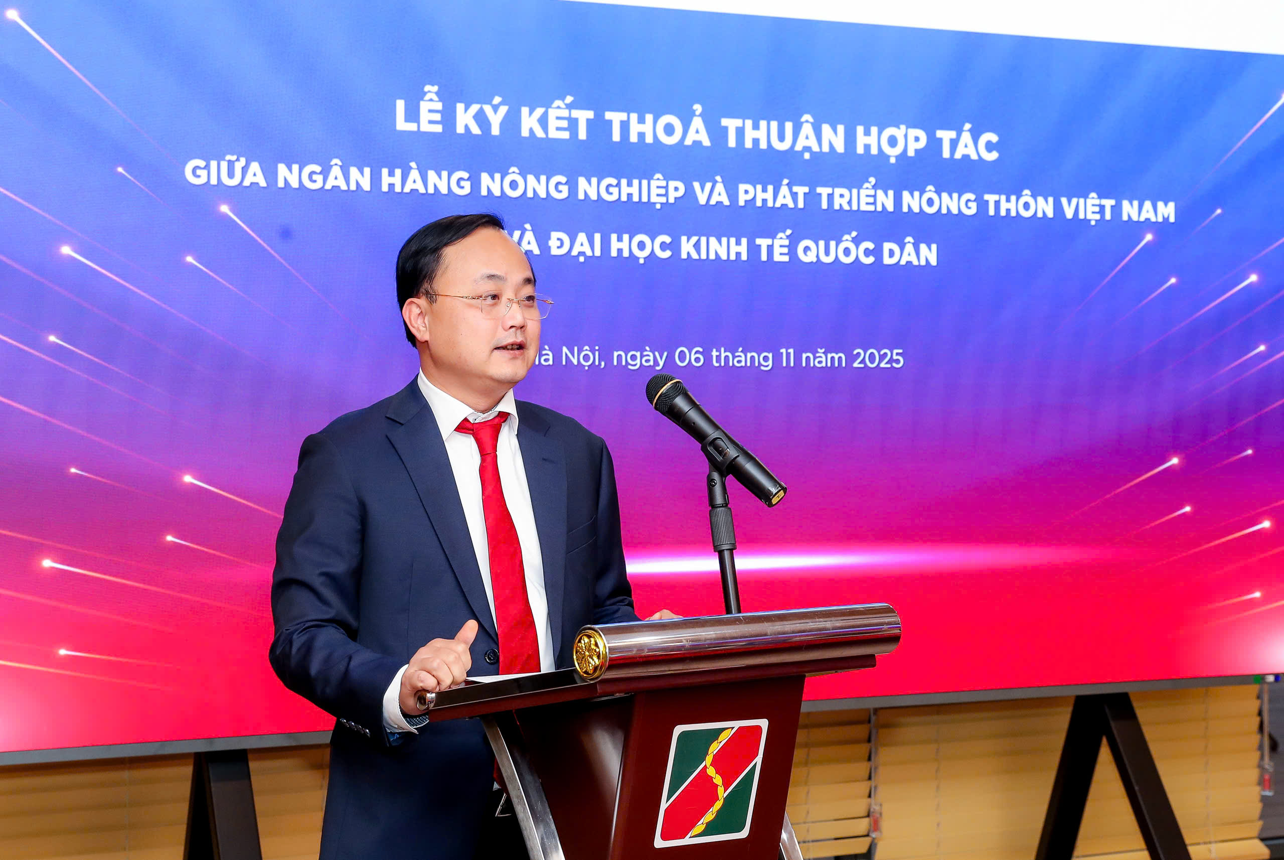 Ông Tô Huy Vũ - Chủ tịch Hội đồng thành viên Agribank phát biểu tại lễ ký kết