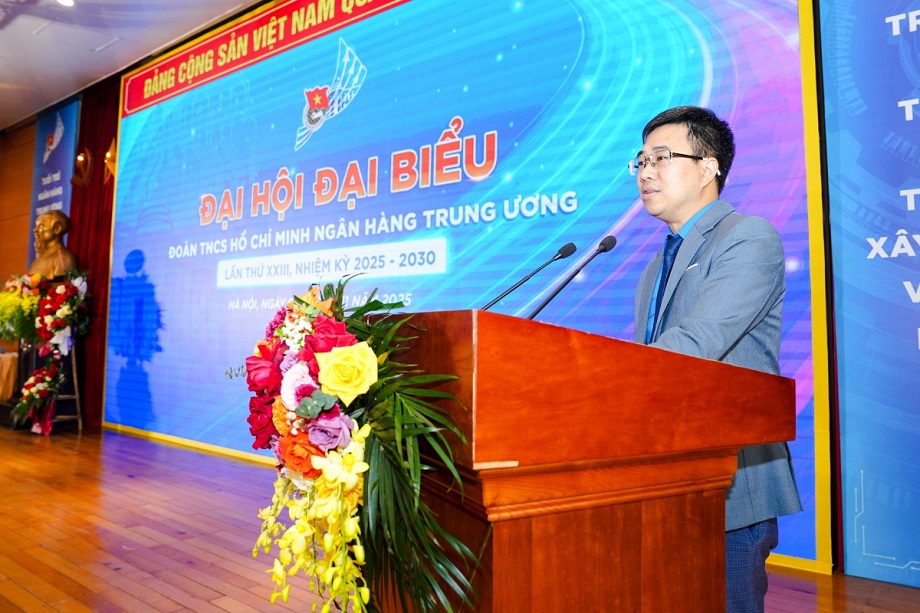 Đồng chí Bùi Hoàng Tùng - Ủy viên Ban Chấp hành Đảng bộ Chính phủ, Bí thư Đoàn Thanh niên Chính phủ tại phát biểu Đại hội