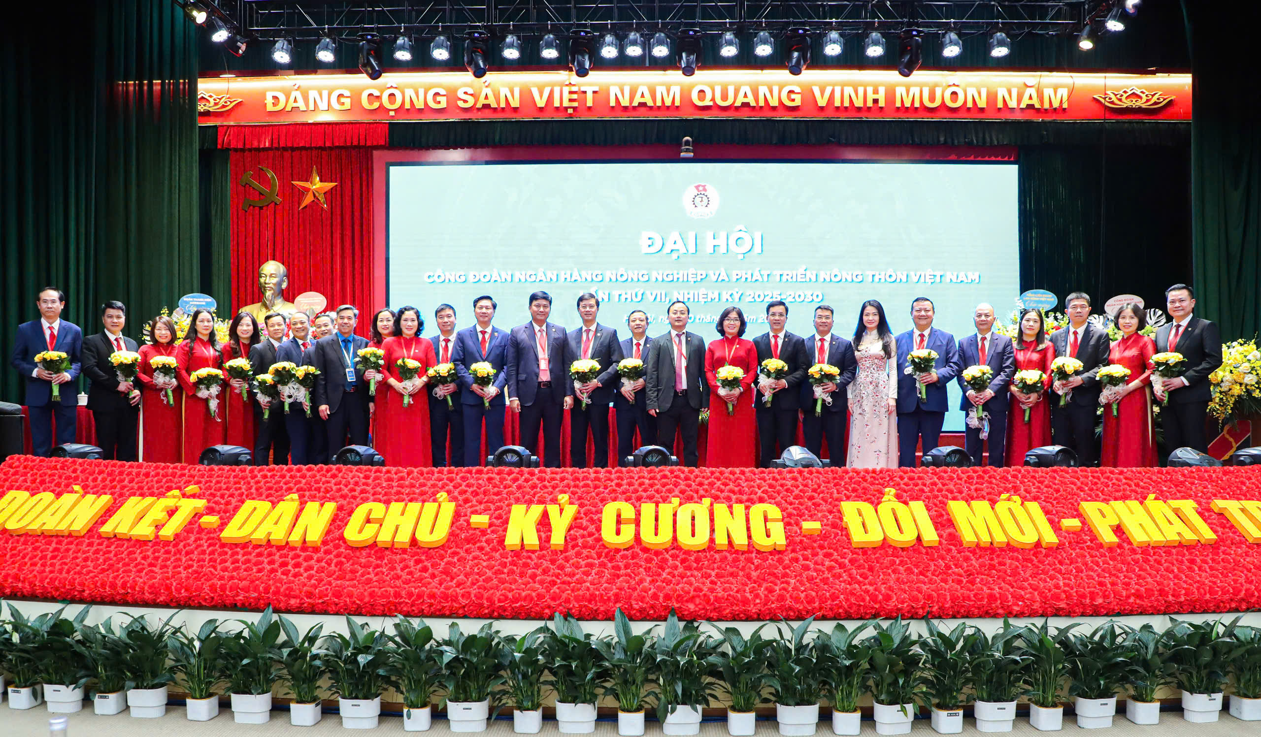 Ban Chấp hành Công đoàn Agribank khóa VII, nhiệm kỳ 2025 - 2030 ra mắt Đại hội