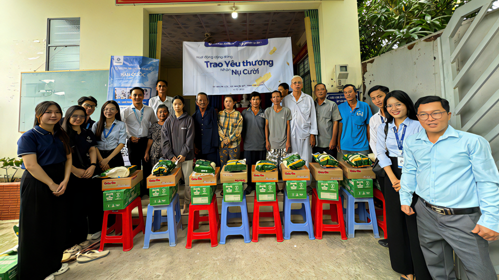 Shinhan Finance Chi nhánh Quận 1 mang yêu thương đến Ấp Nhơn Lộc (An Giang): Khi sẻ chia đến đúng nơi cần nhất