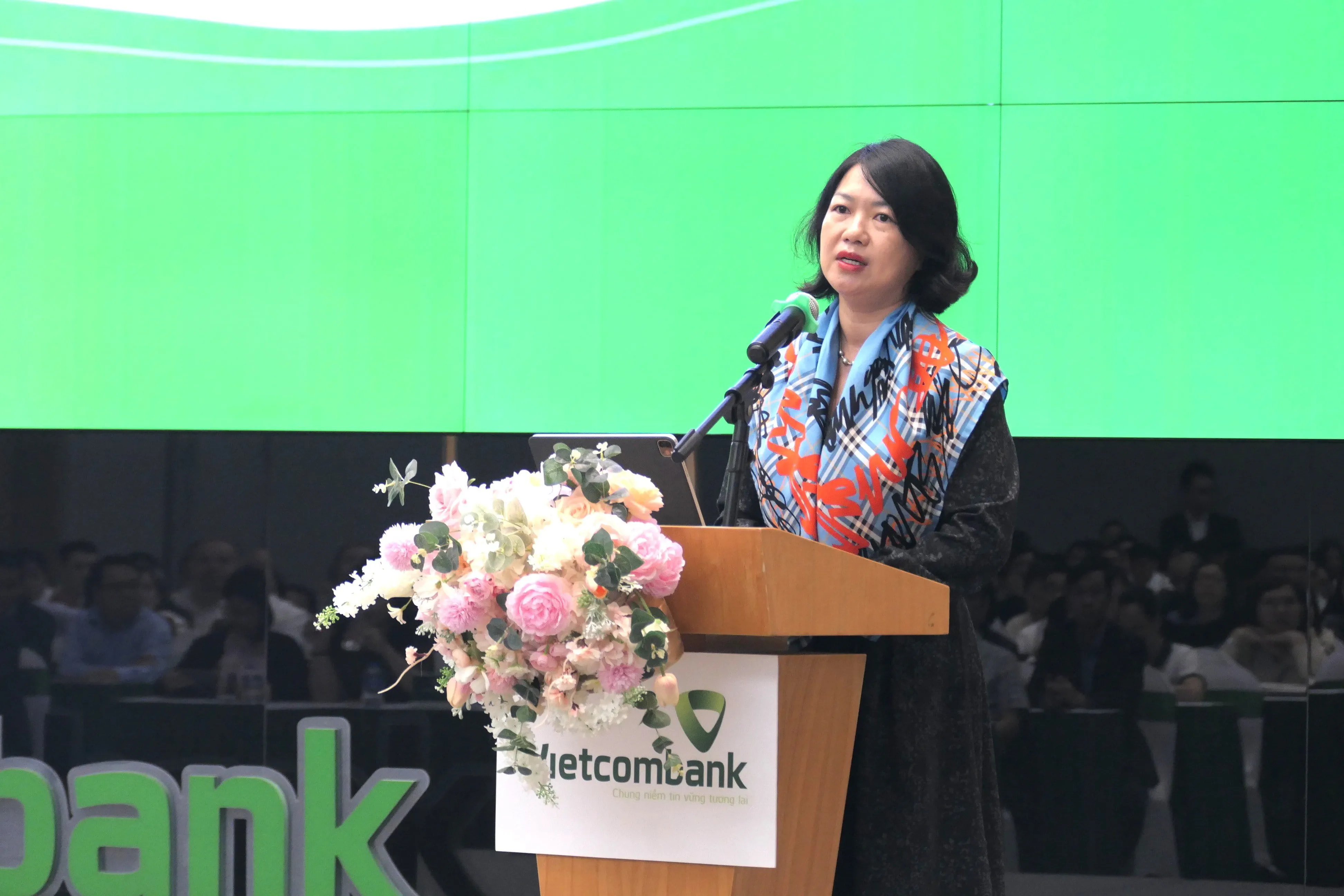 Bà Nguyễn Thị Hồng Vân -Thành viên Ban điều hành, Giám đốc Khối Pháp chế và Tuân thủ Vietcombank phát biểu khai mạc Hội nghị