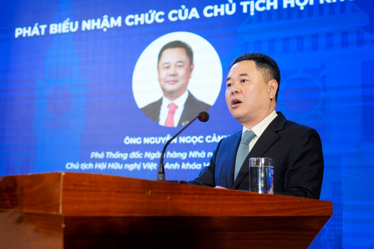 Phó Thống đốc NHNN Nguyễn Ngọc Cảnh, Chủ tịch Hội Hữu nghị Việt - Anh khóa V phát biểu nhậm chức, khẳng định nỗ lực đổi mới hoạt động Hội theo hướng hiệu quả, mở rộng hợp tác, gắn kết cộng đồng doanh nghiệp - giáo dục - văn hóa, đưa quan hệ hữu nghị Việt - Anh đi vào chiều sâu.