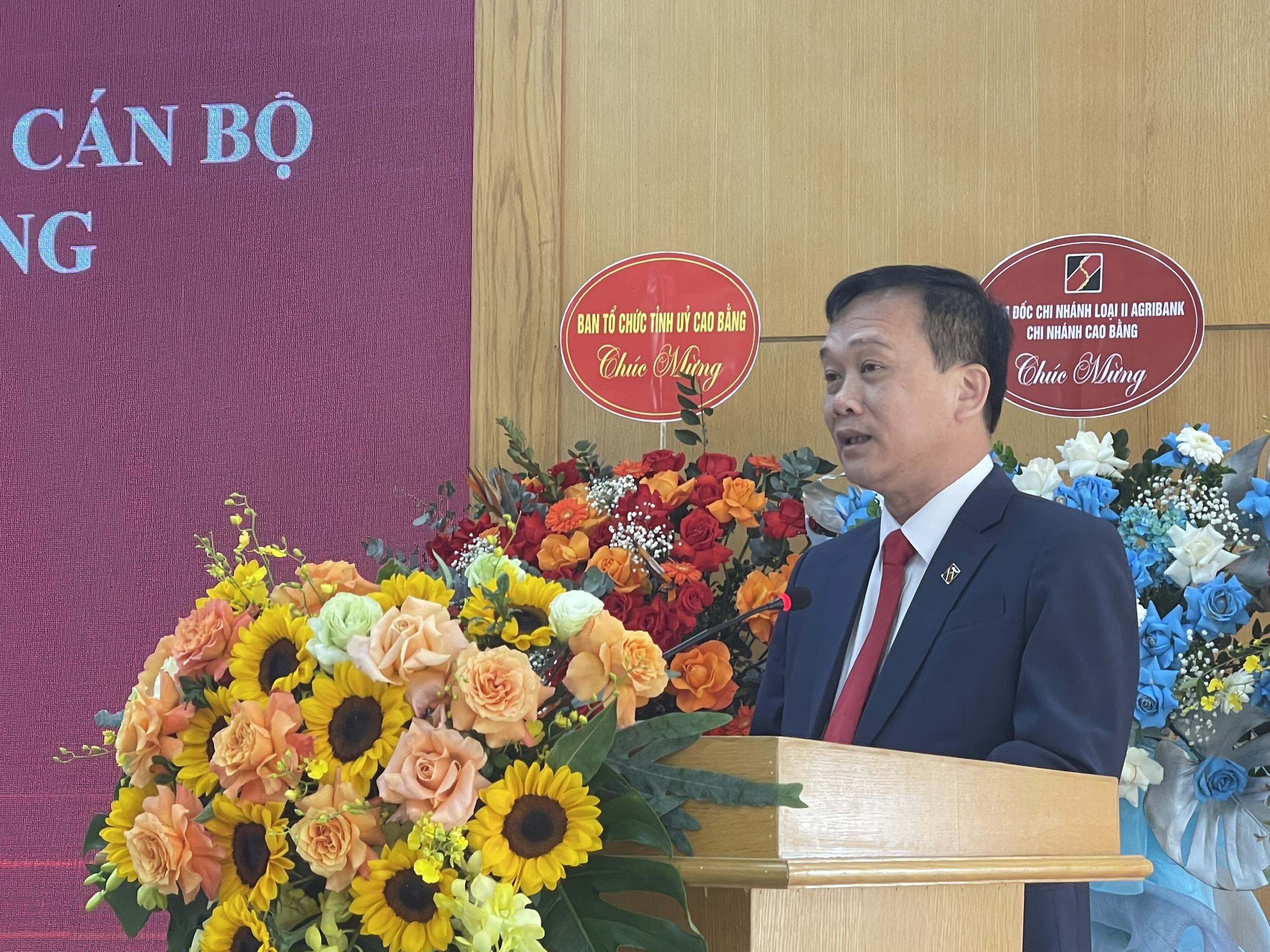 Ông Đỗ Văn Sinh, tân Giám đốc Agribank Chi nhánh Cao Bằng phát biểu nhận nhiệm vụ..