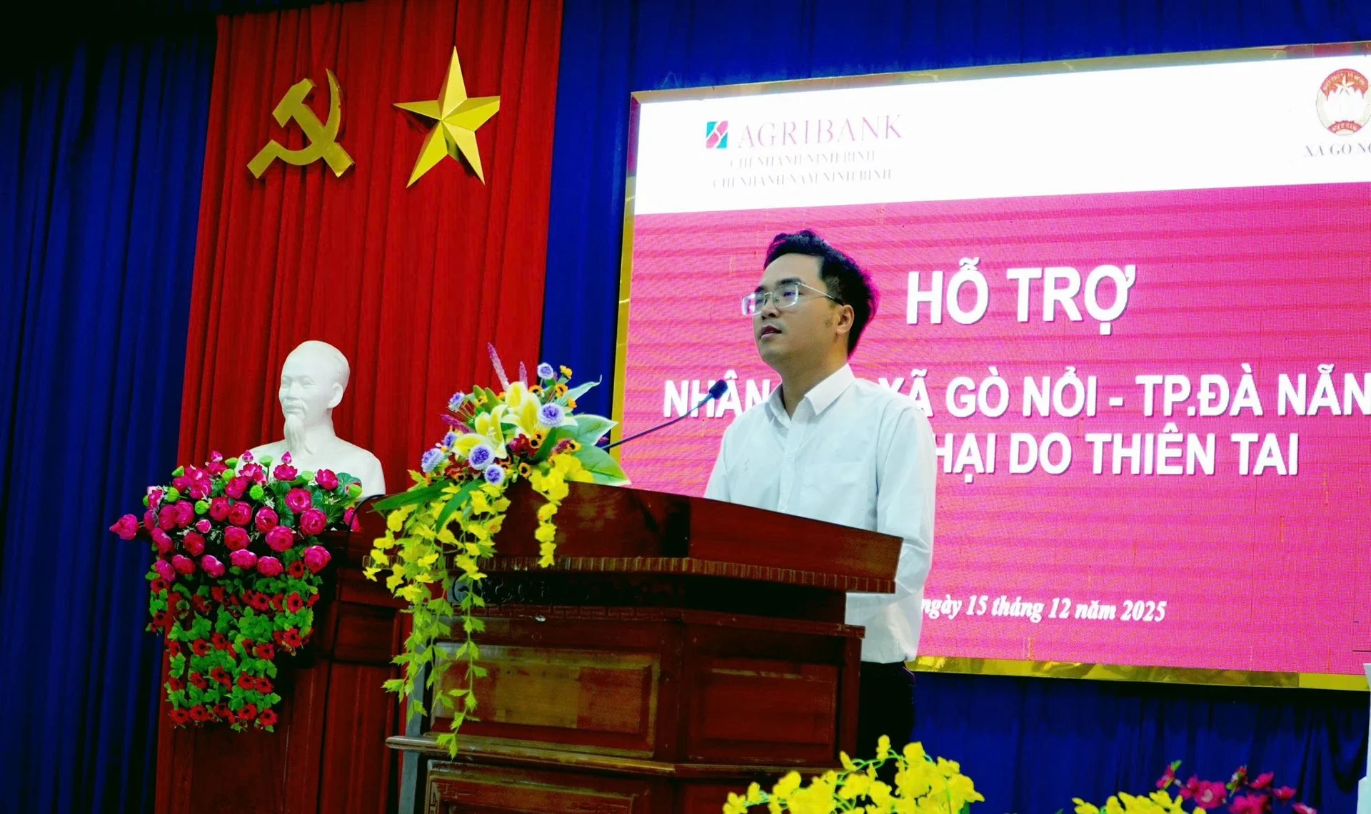 Ông Đinh Quang Vĩnh - Chủ tịch Ủy ban MTTQ Việt Nam xã Gò Nổi phát biểu tại buổi trao quà. Ảnh: Vân Vân.