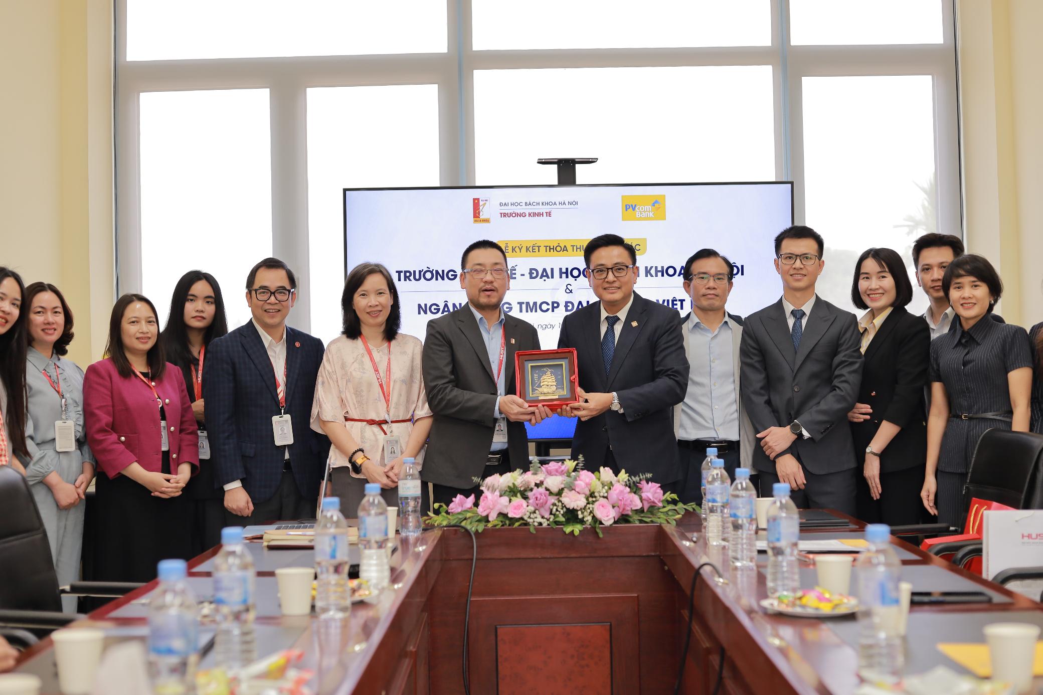PVcomBank ký kết thỏa thuận hợp tác với Trường Kinh tế - Đại học Bách khoa Hà Nội