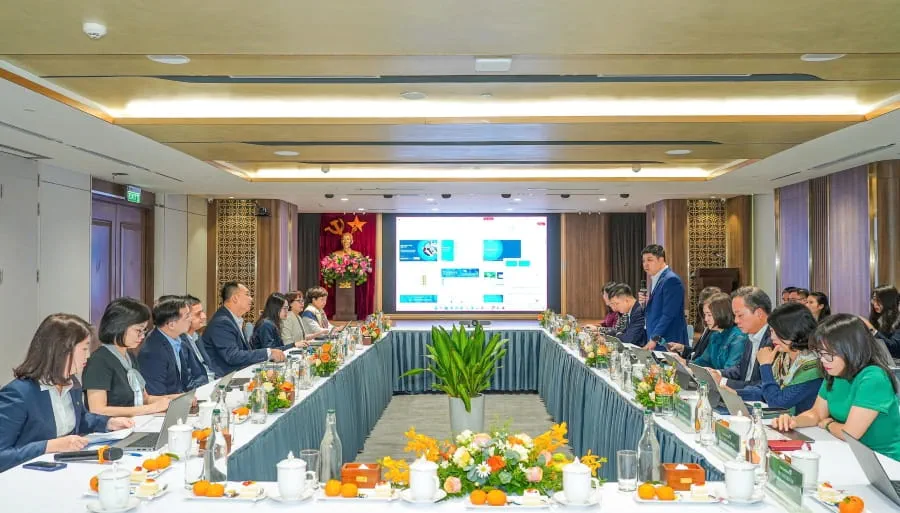 Ông Hồng Quang - TV HĐQT, Giám đốc Khối Nhân sự phát biểu khai mạc