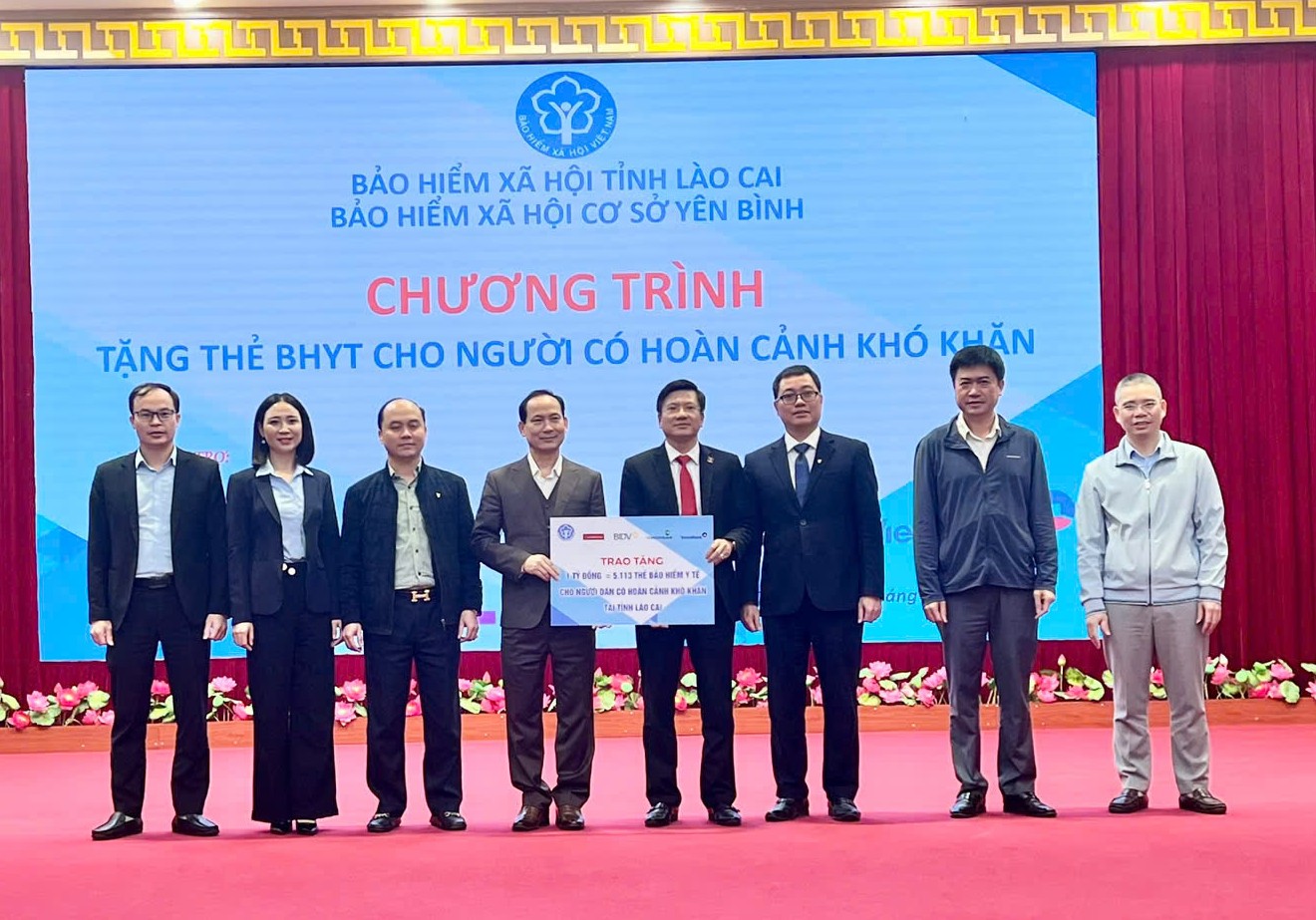 Năm 2025, Agribank dành kinh phí 5 tỷ đồng, tặng gần 8.000 thẻ BHYT cho người dân có hoàn cảnh khó khăn trên khắp cả nước