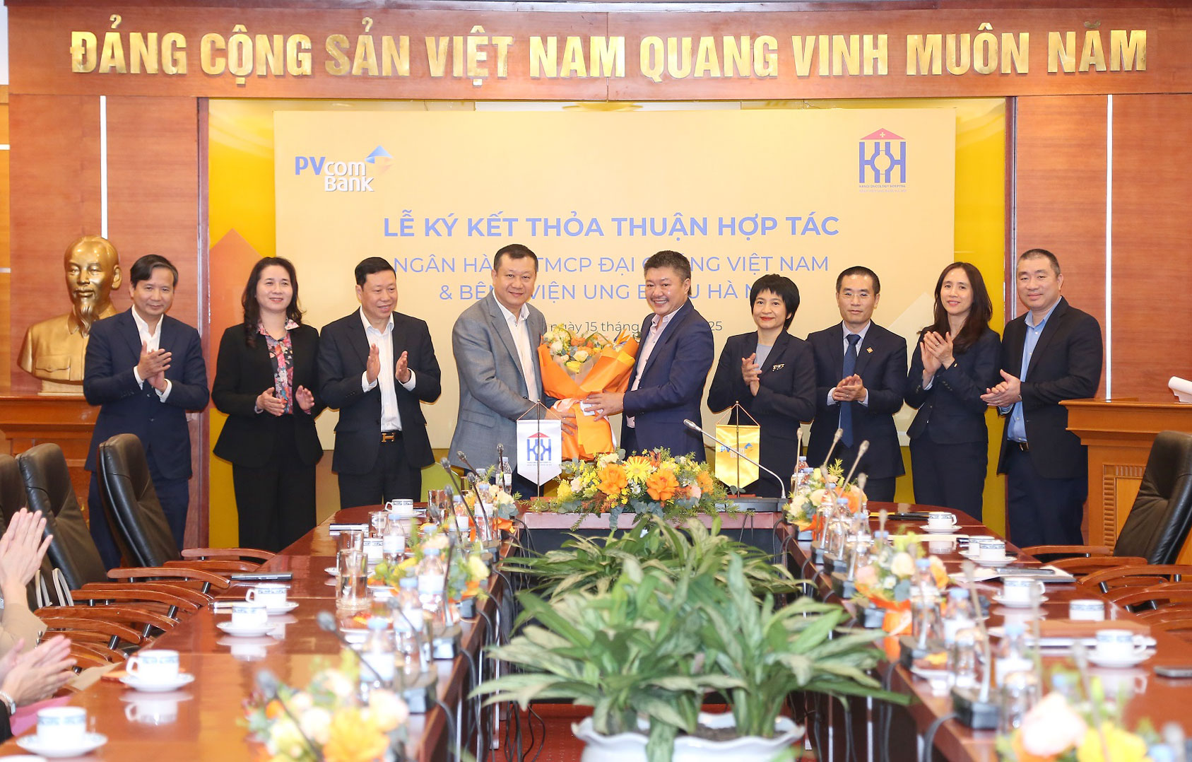 PVcomBank mở rộng hợp tác y tế, giáo dục thúc đẩy chuyển đổi số