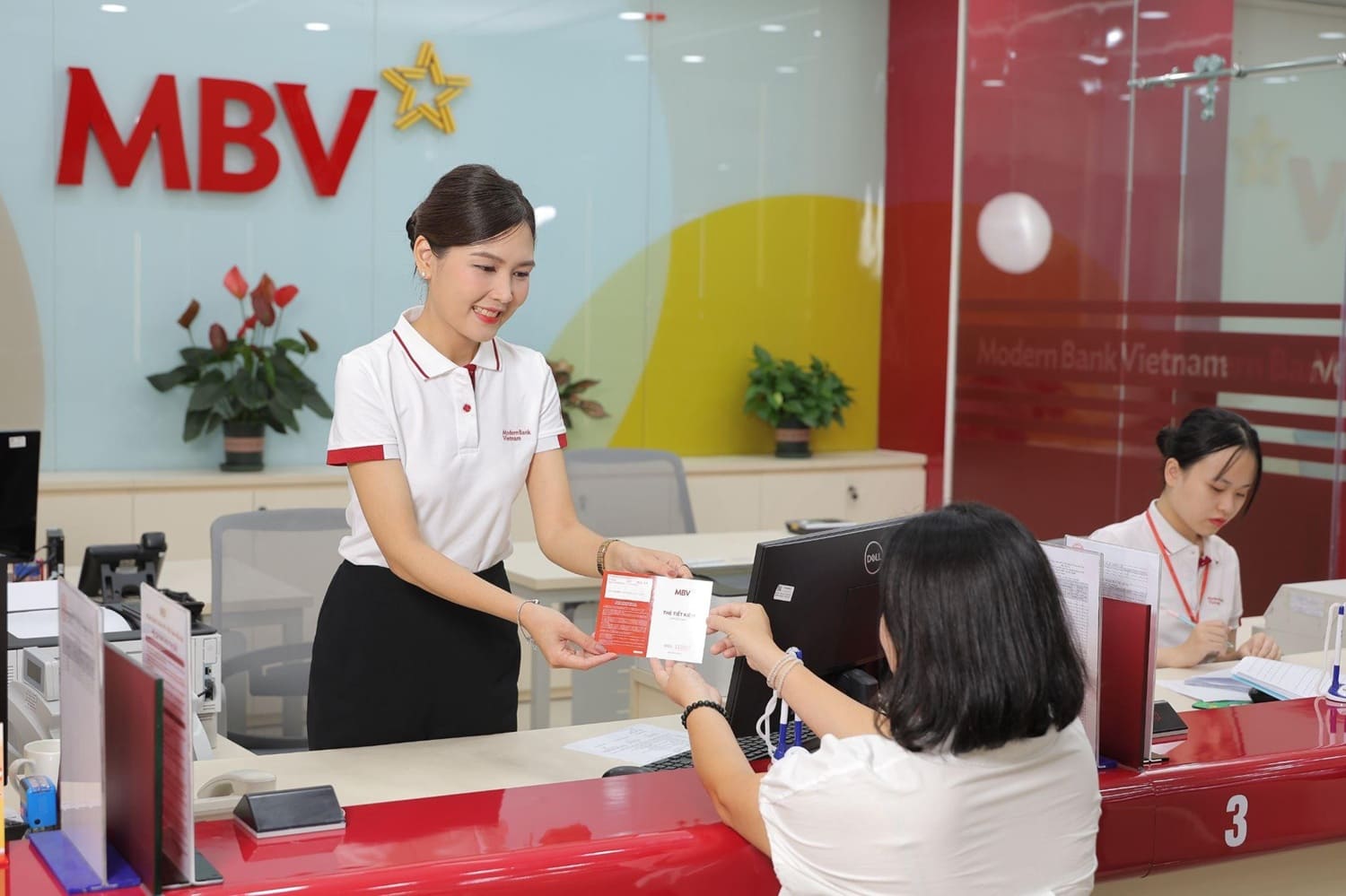 MBV đổi mới mang đến trải nghiệm dịch vụ hiện đại, tiện lợi cho khách hàng. Ảnh: Ngân hàng MBV