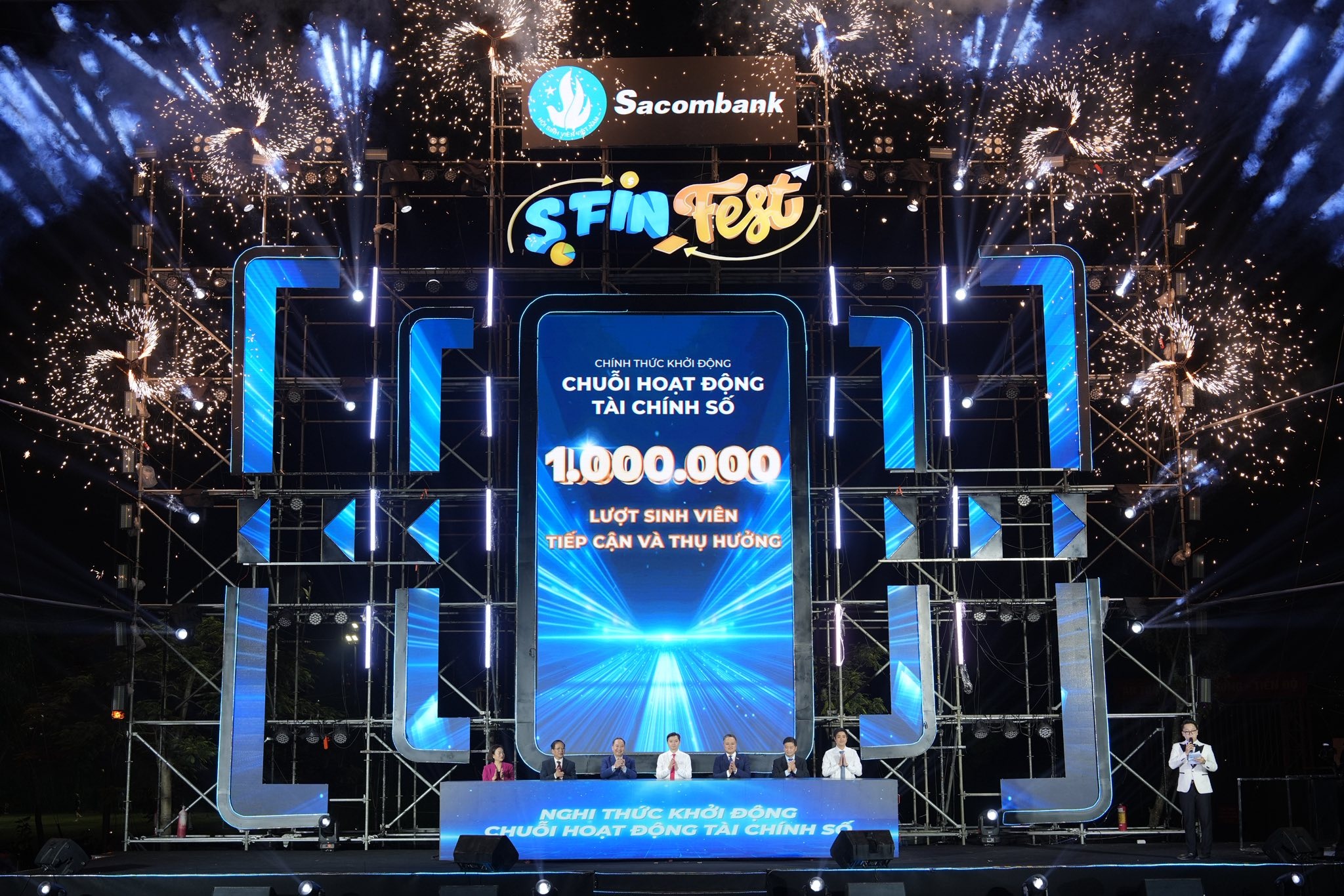 Nghi thức bấm nút khởi động Chuỗi hoạt động Tài chính số, đánh dấu cam kết lan tỏa kiến thức tới hơn 1 triệu hội viên sinh viên trong thời gian tới.