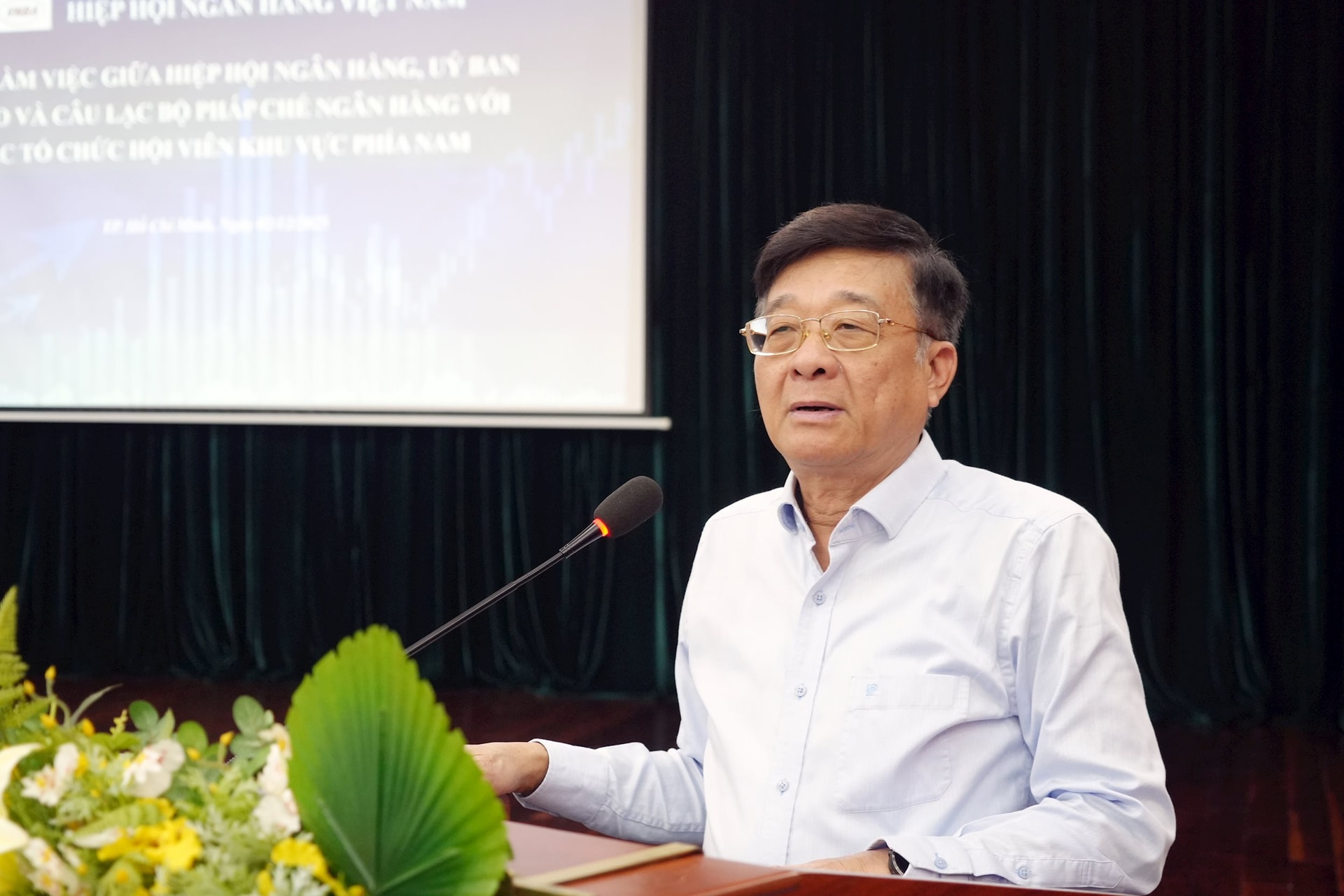 Phó Chủ tịch kiêm Tổng Thư ký Hiệp hội Ngân hàng Việt Nam Nguyễn Quốc Hùng phát biểu mở đầu buổi làm việc